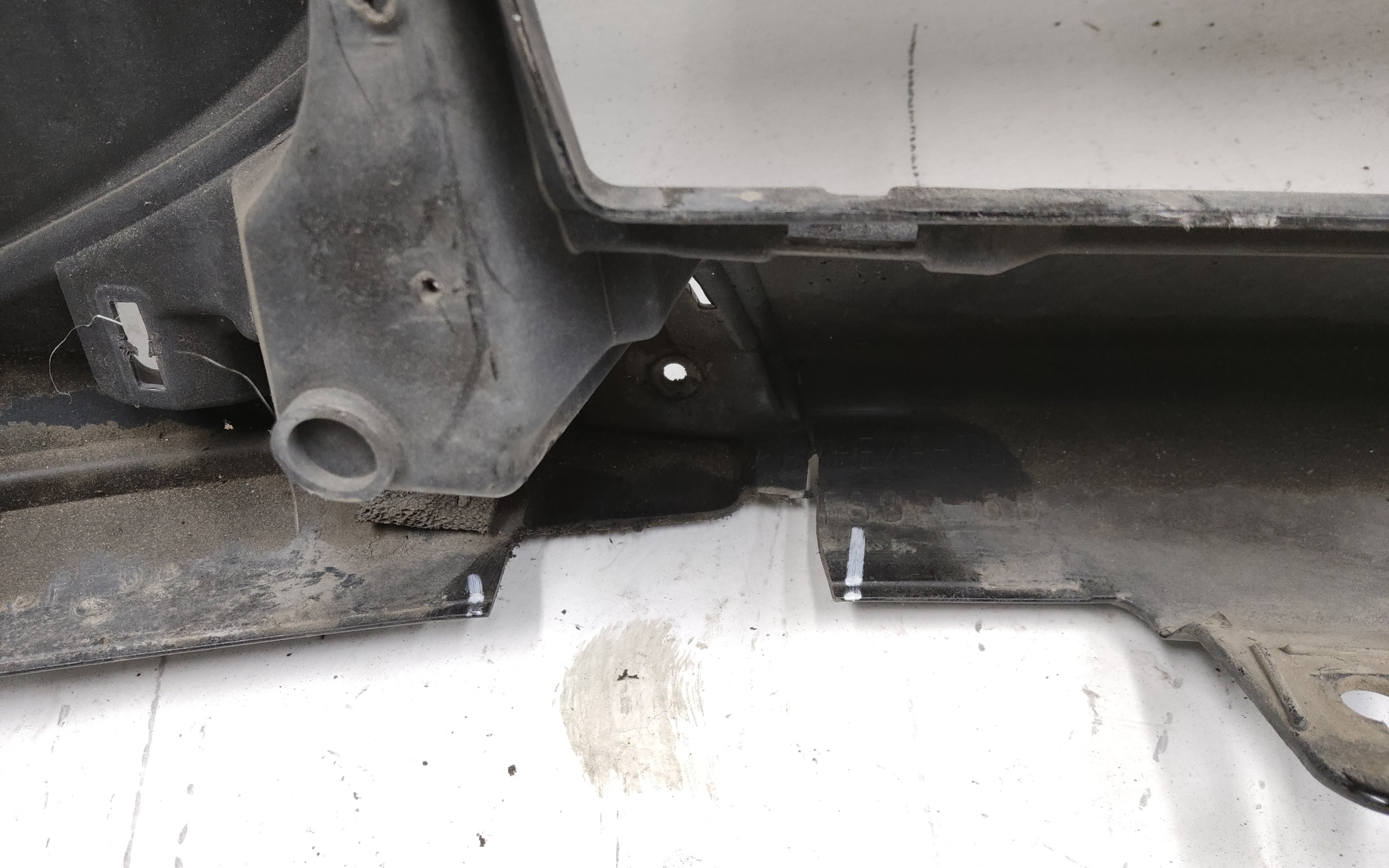 Бампер передний Toyota Alphard 3 Restail