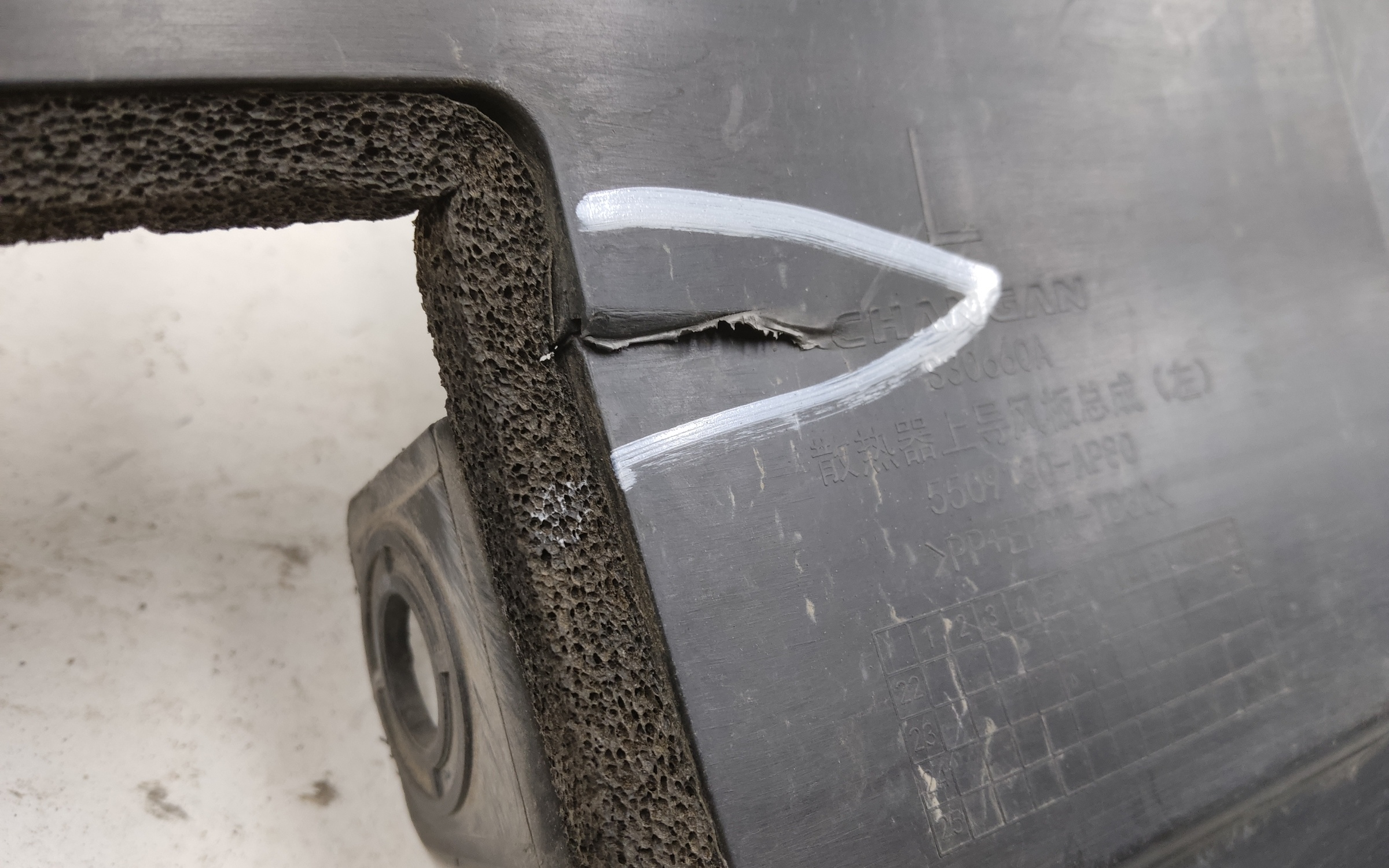 Дефлектор радиатора левый Changan CS95 Restail 2