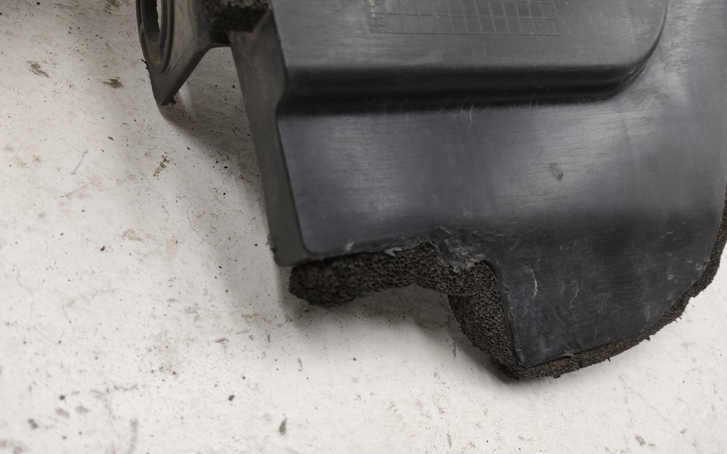 Дефлектор радиатора левый Changan CS95 Restail 2