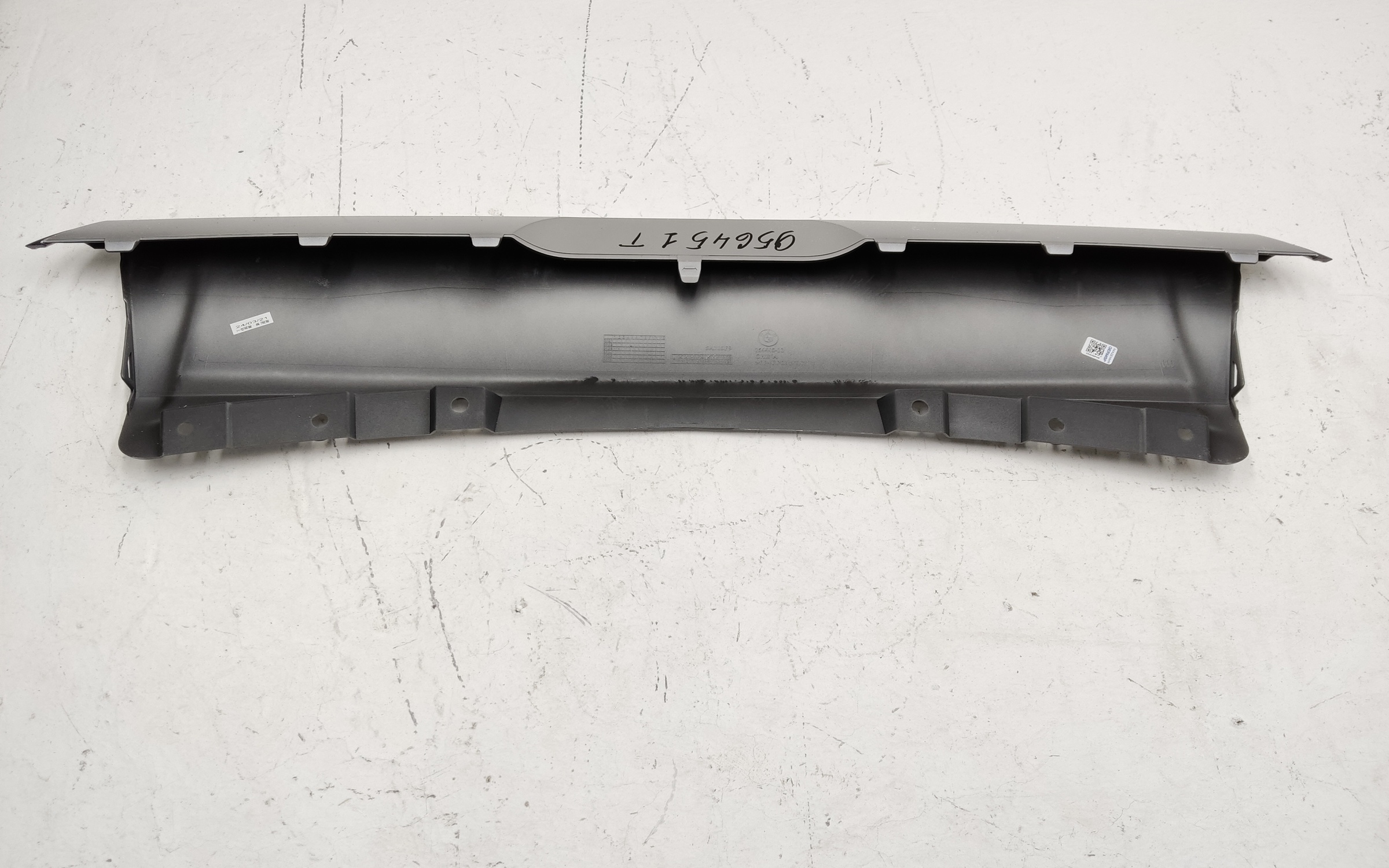 Накладка переднего бампера нижняя центральная BMW X5 G05 Restail