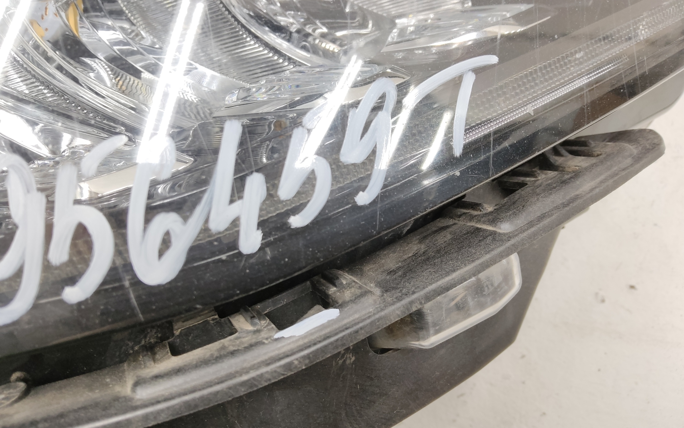 Фара передняя правая Geely Atlas Pro