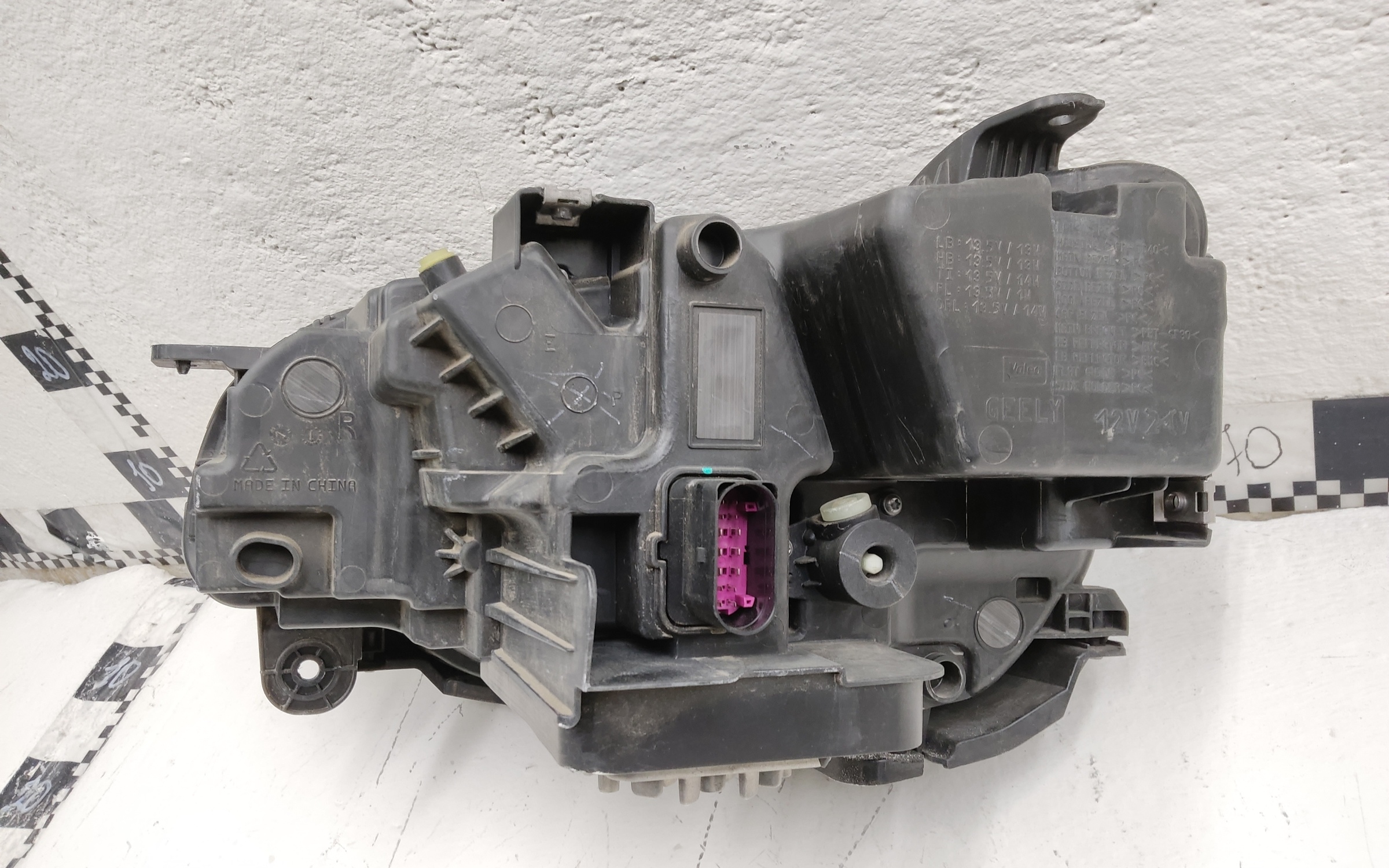 Фара передняя правая Geely Atlas Pro