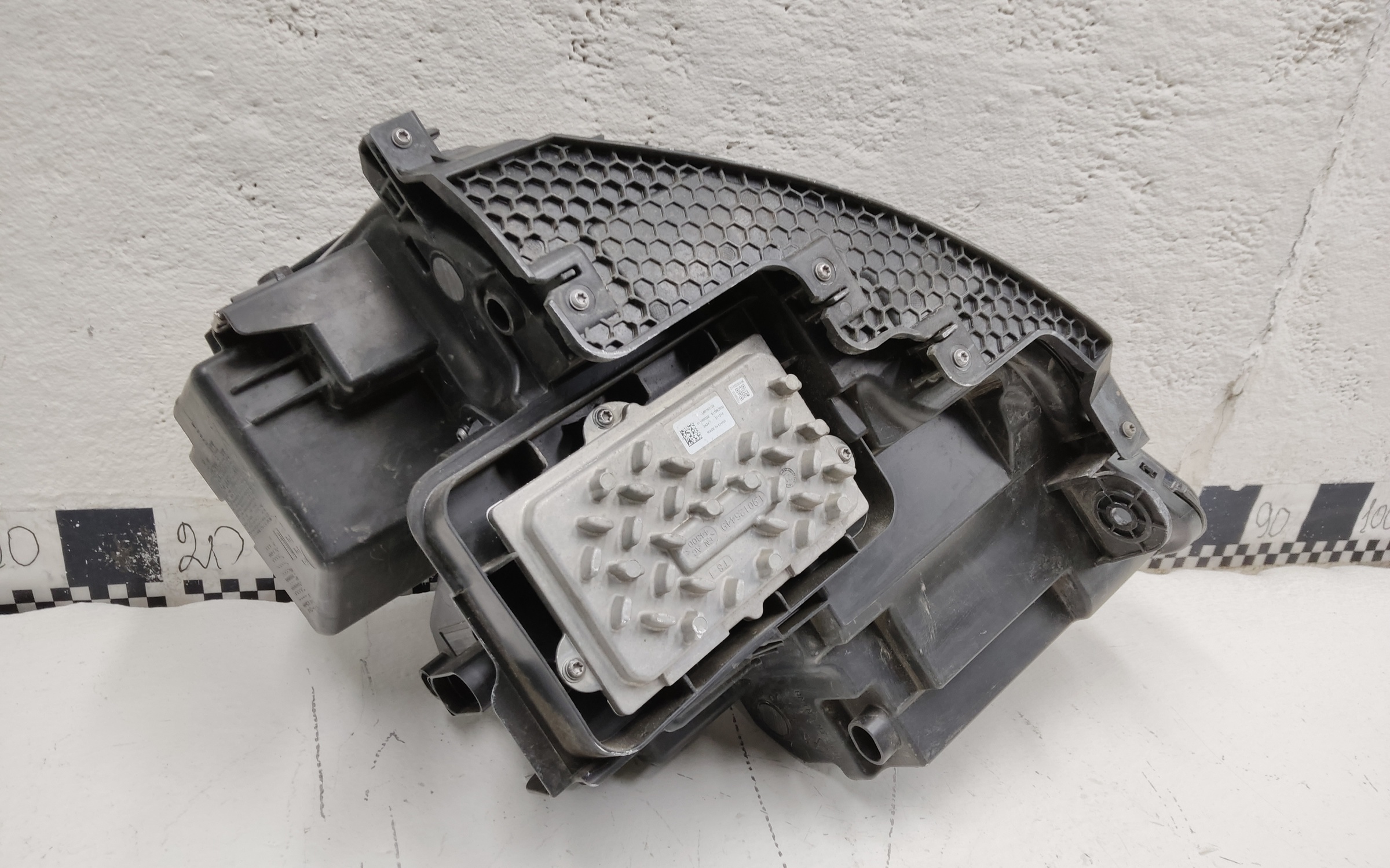 Фара передняя правая Geely Atlas Pro