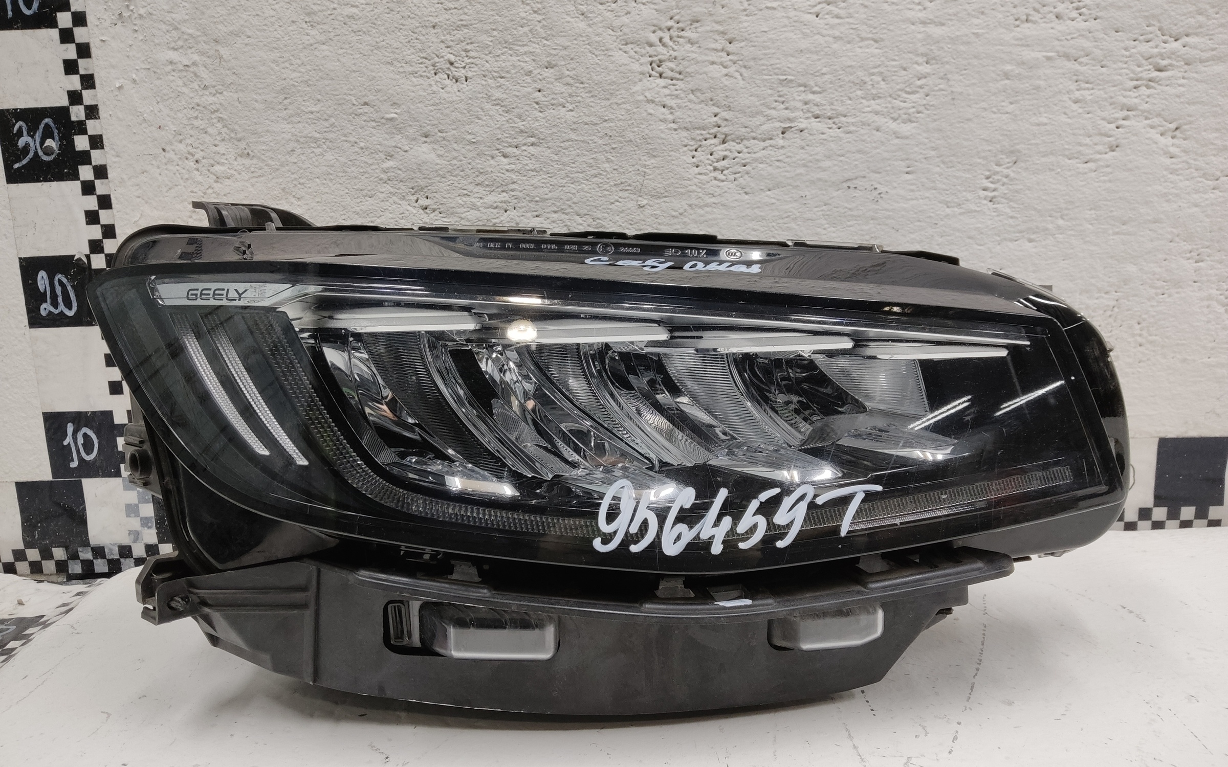 Фара передняя правая Geely Atlas Pro