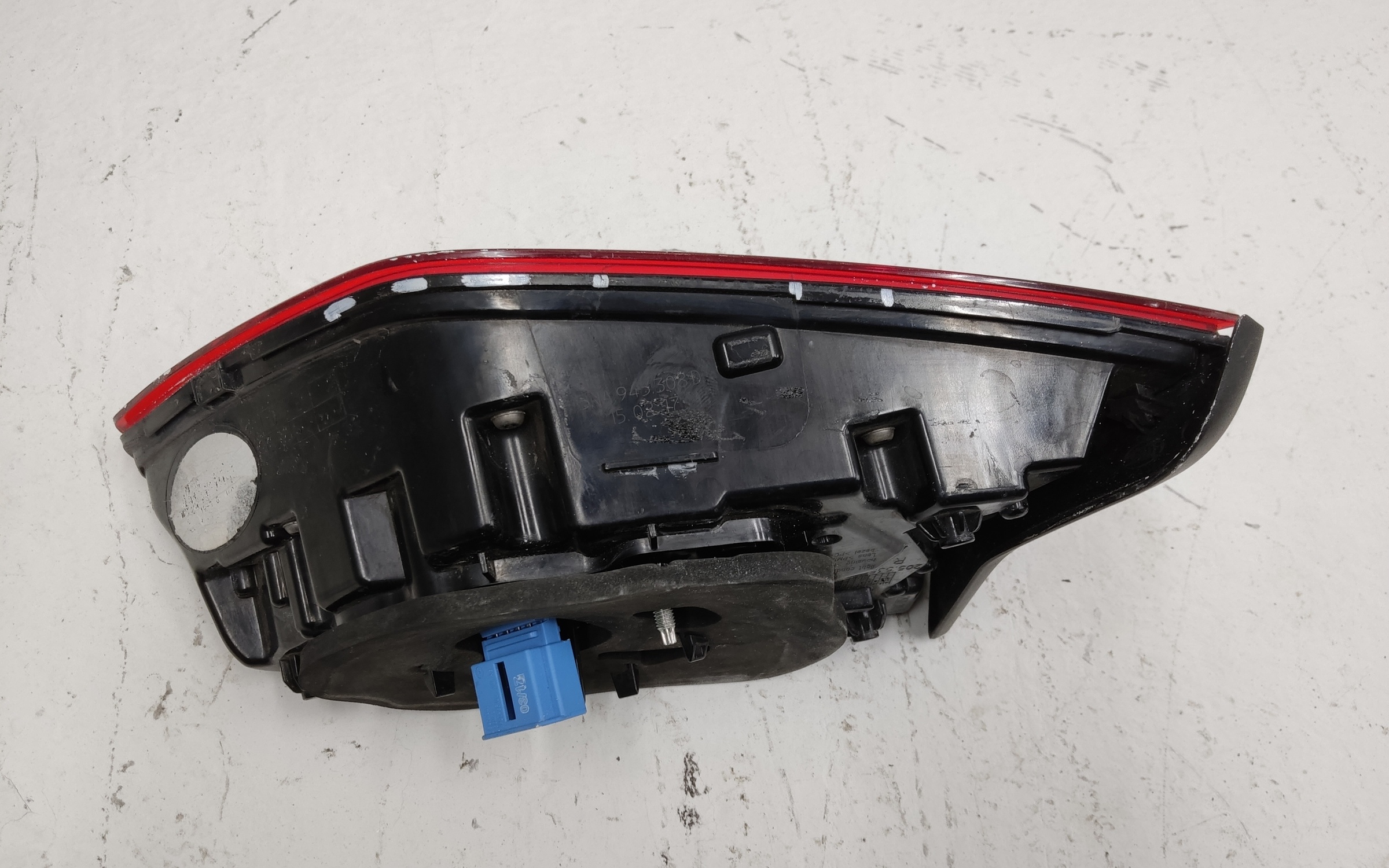 Фонарь задний правый внутренний Volkswagen Tiguan 2 LED