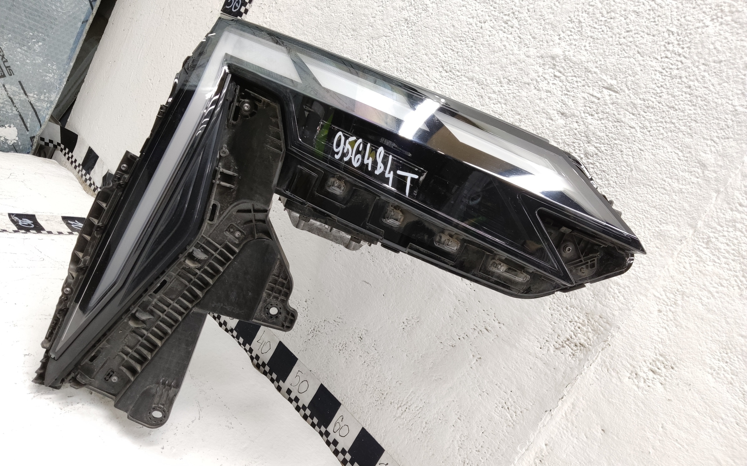 Фара передняя правая Geely Atlas 2 LED