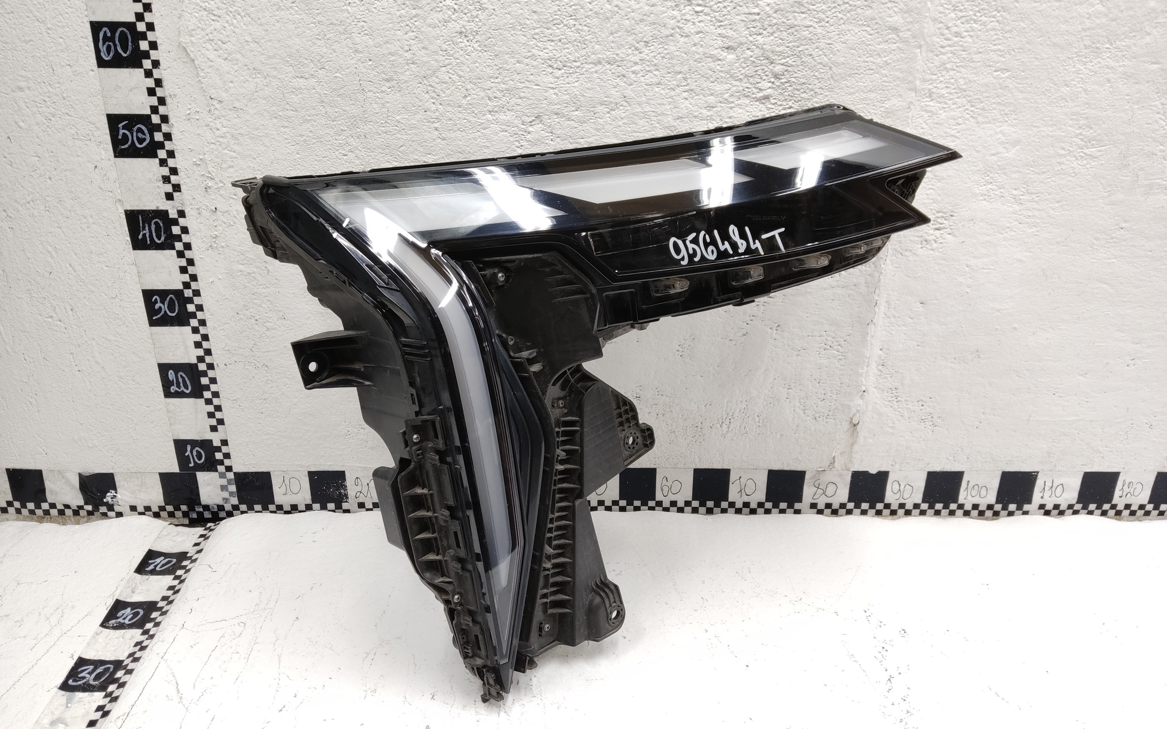 Фара передняя правая Geely Atlas 2 LED
