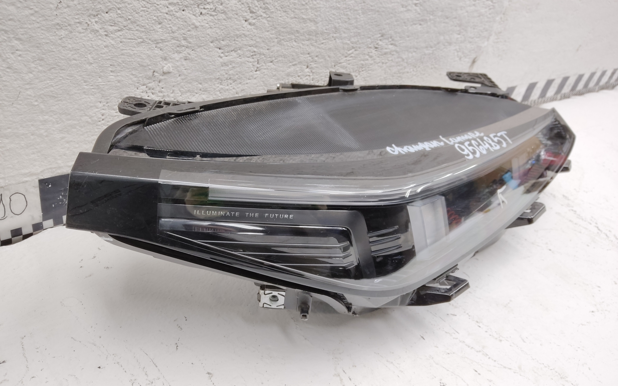 Фара передняя правая Changan Lamore LED