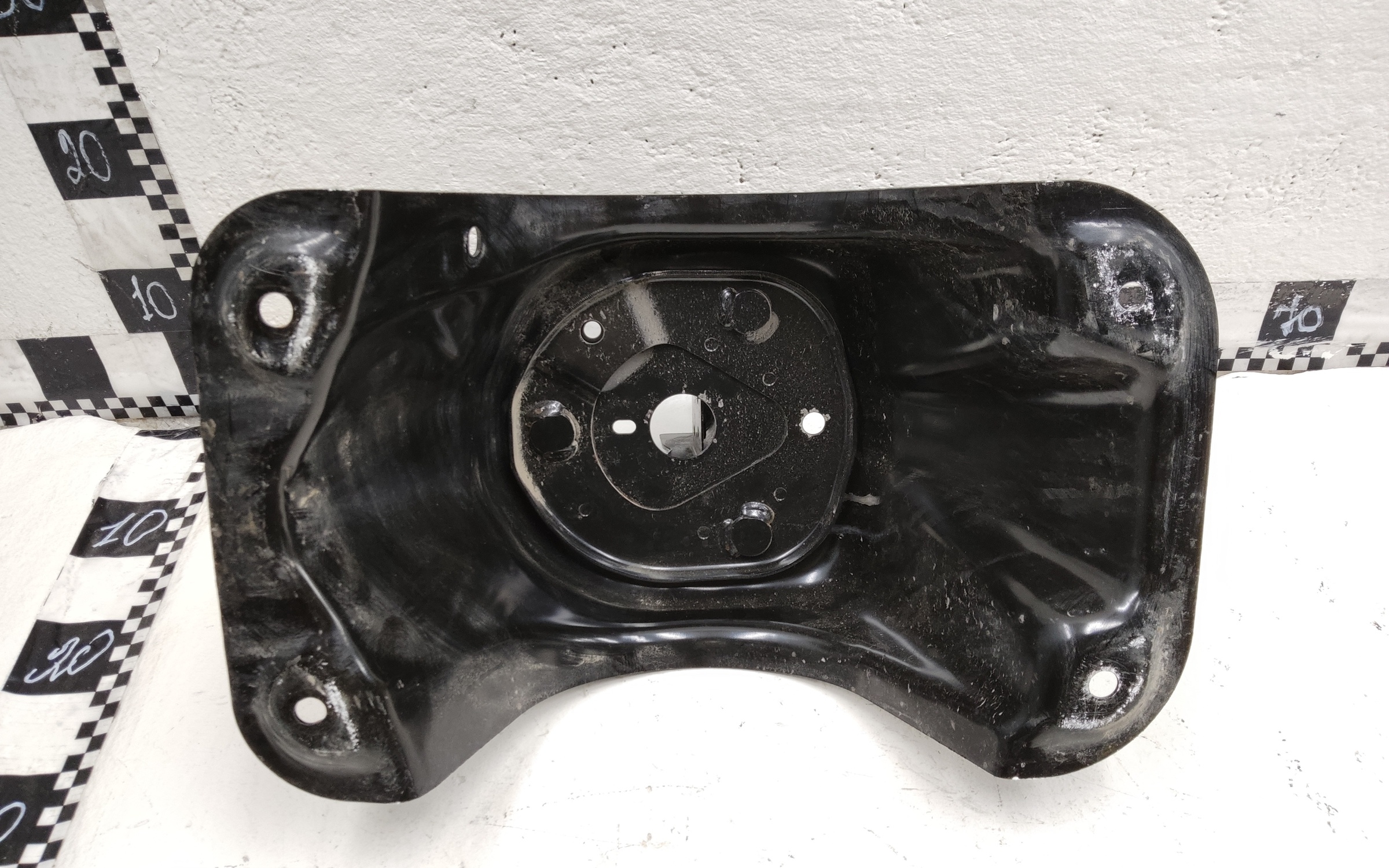 Кронштейн запасного колеса Tank 300