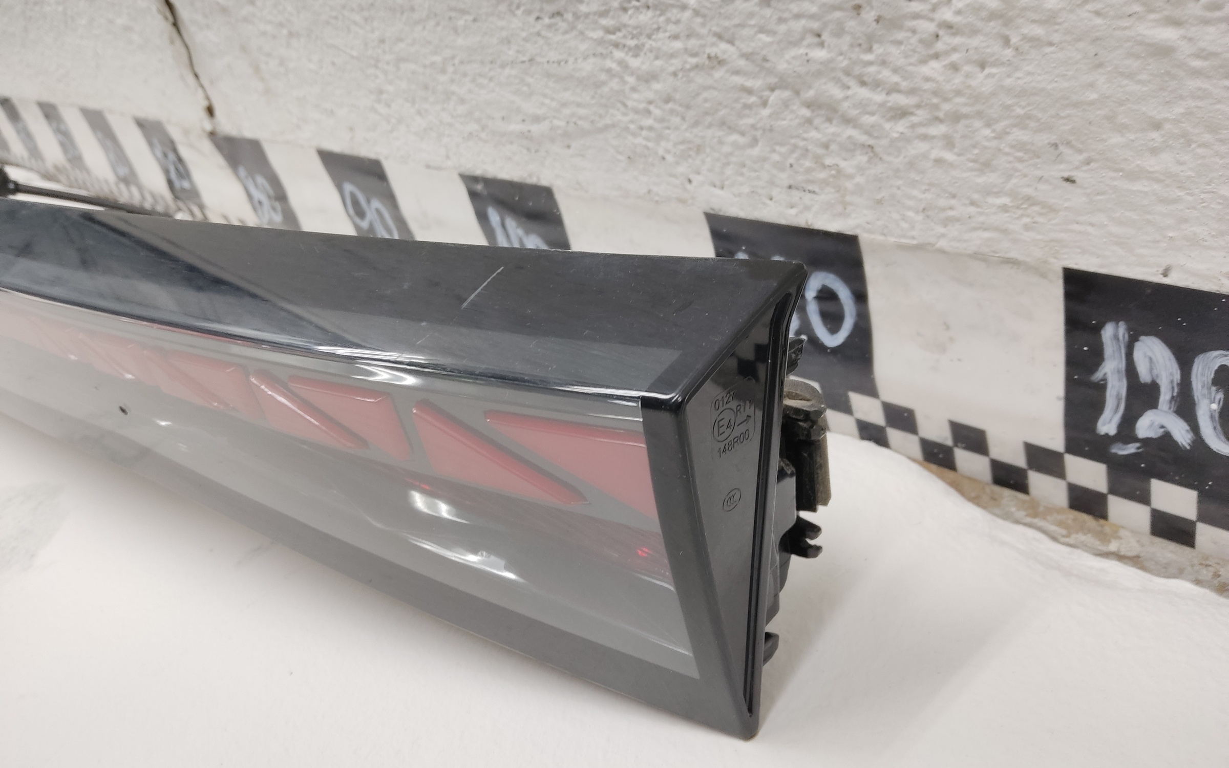 Фонарь крышки багажника Changan Uni-V