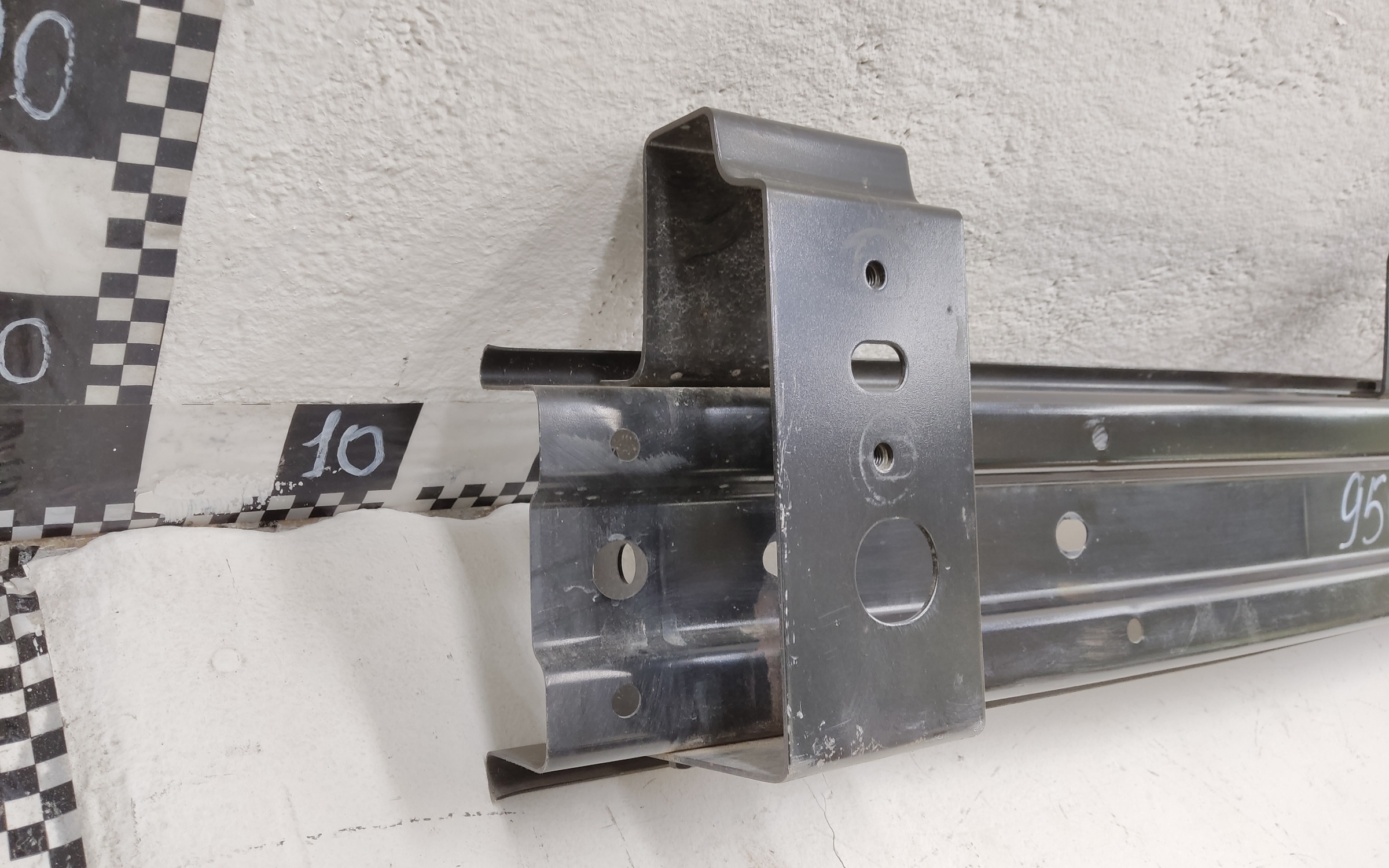 Усилитель переднего бампера Tank 300