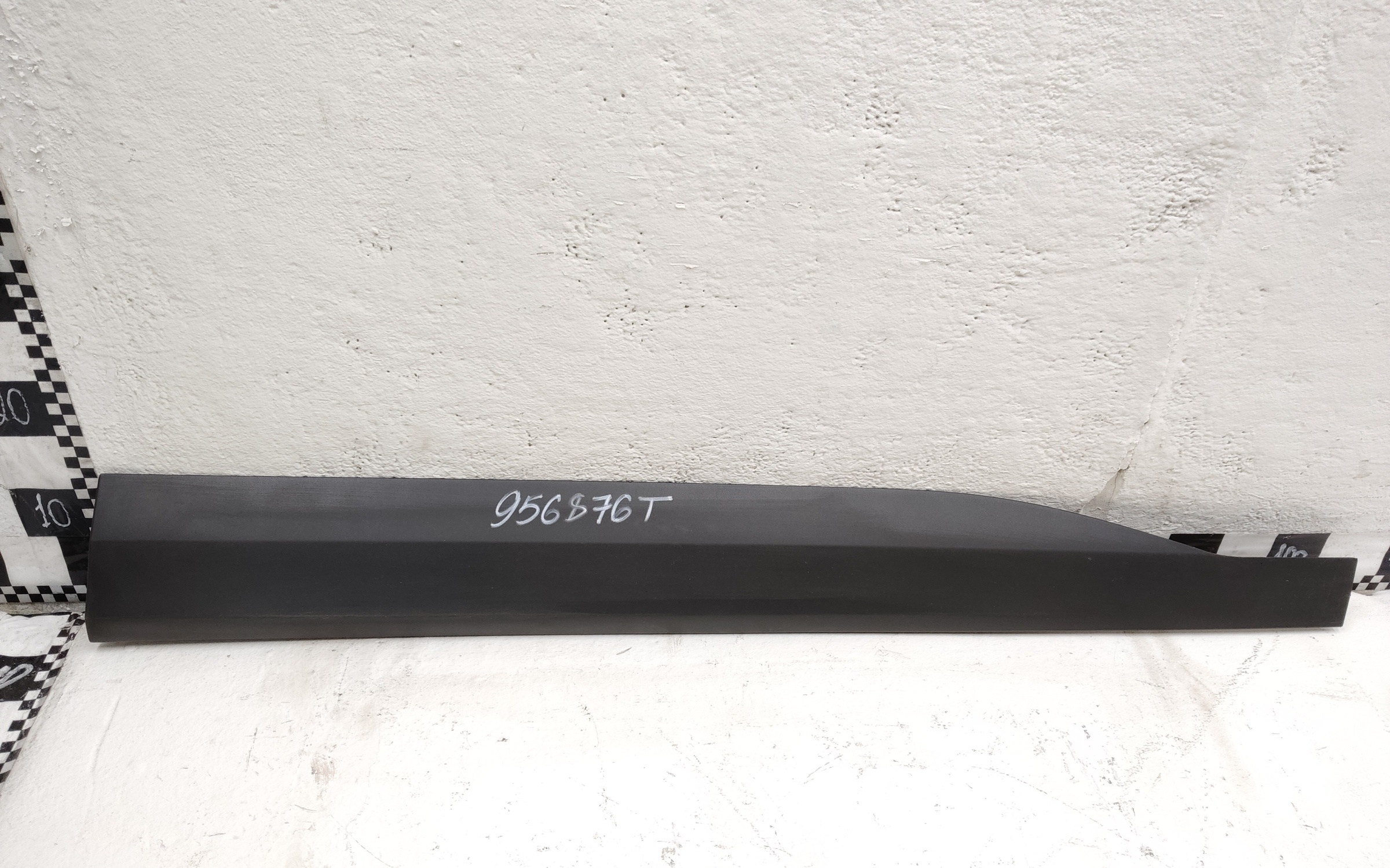 Накладка двери передней правой Kia Seltos