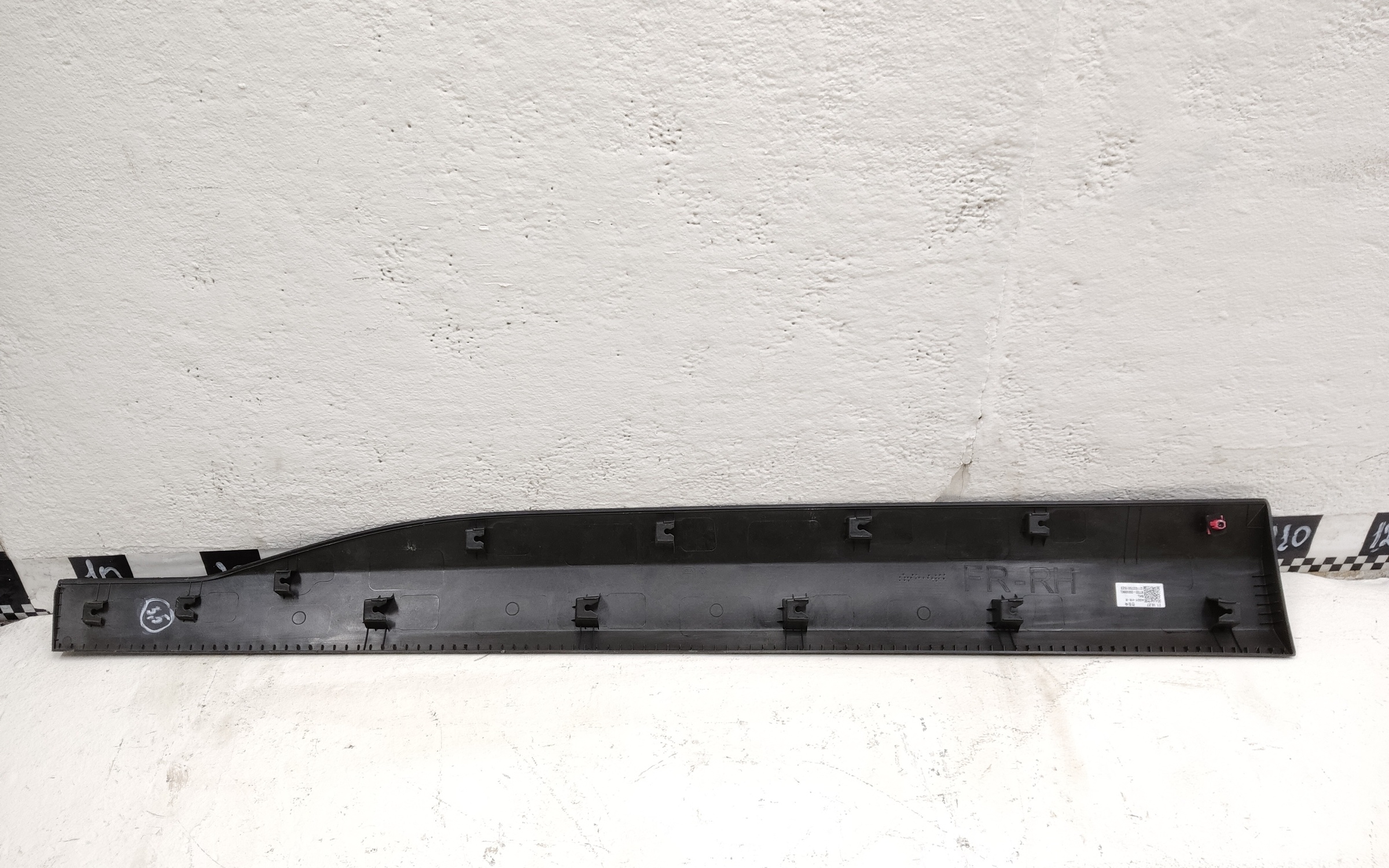 Накладка двери передней правой Kia Seltos