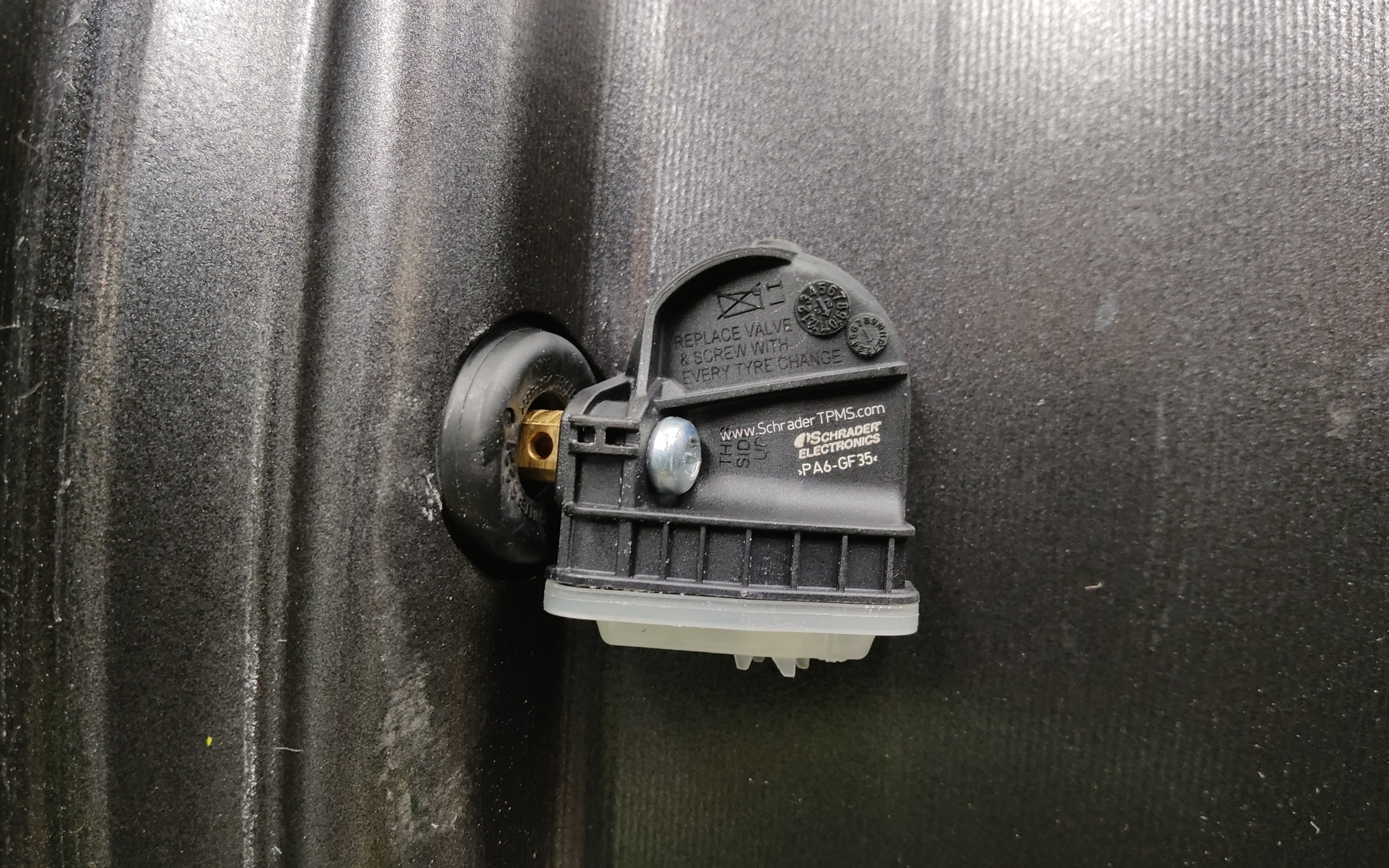 Диск колеса литой Geely Tugella R20 серый