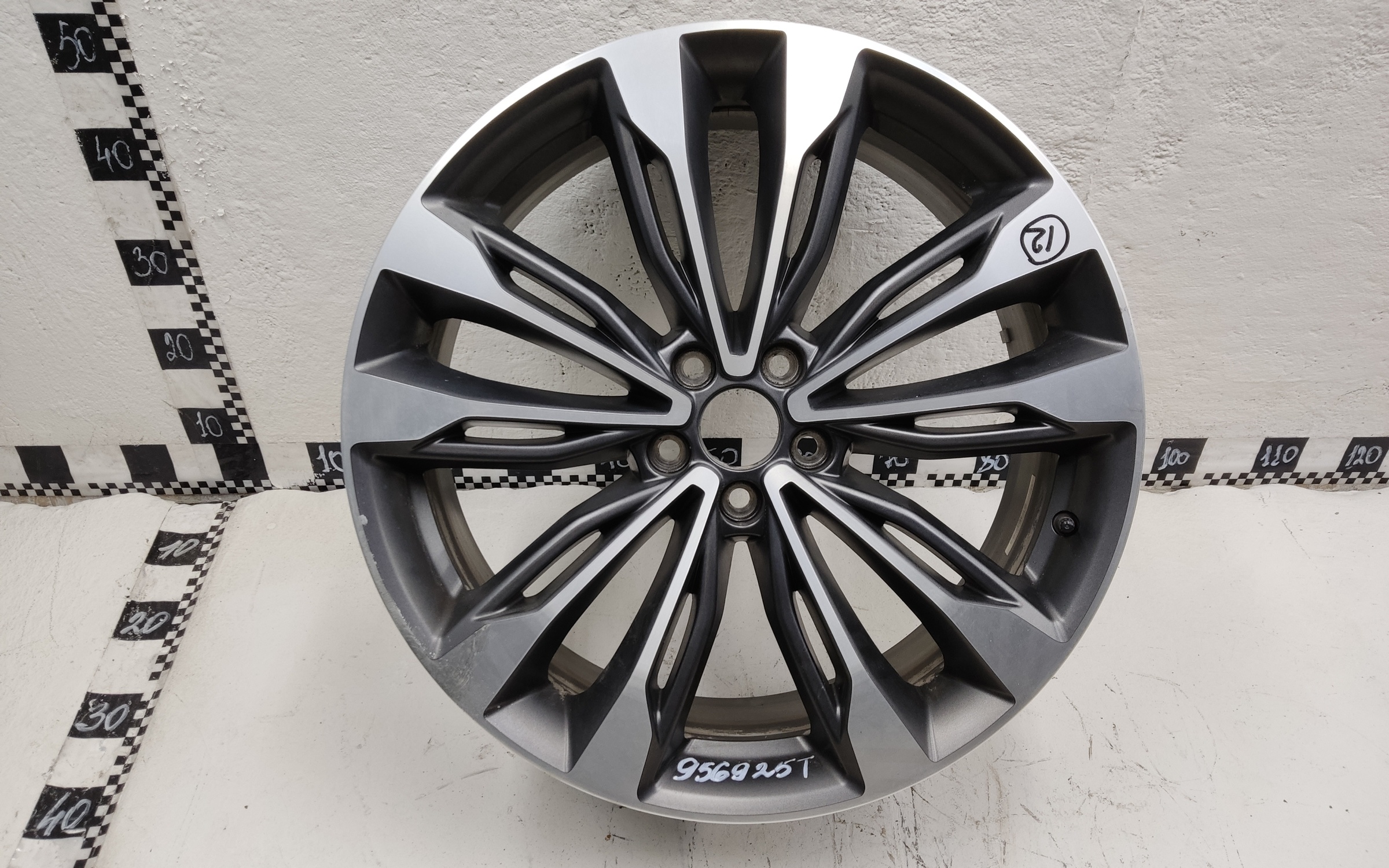 Диск колеса литой Geely Tugella R20 серый