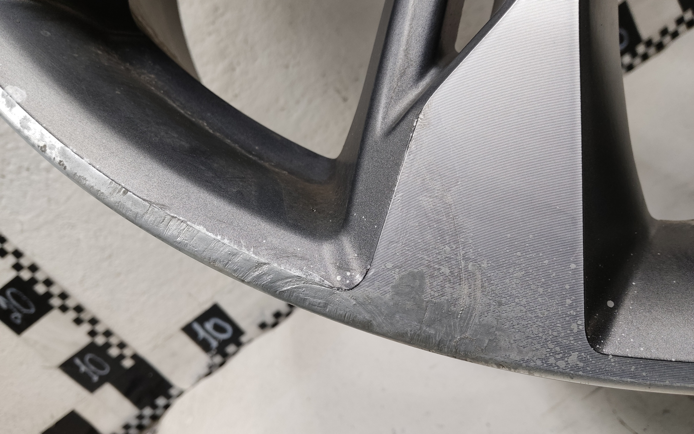 Диск колеса литой Geely Tugella R20 серый