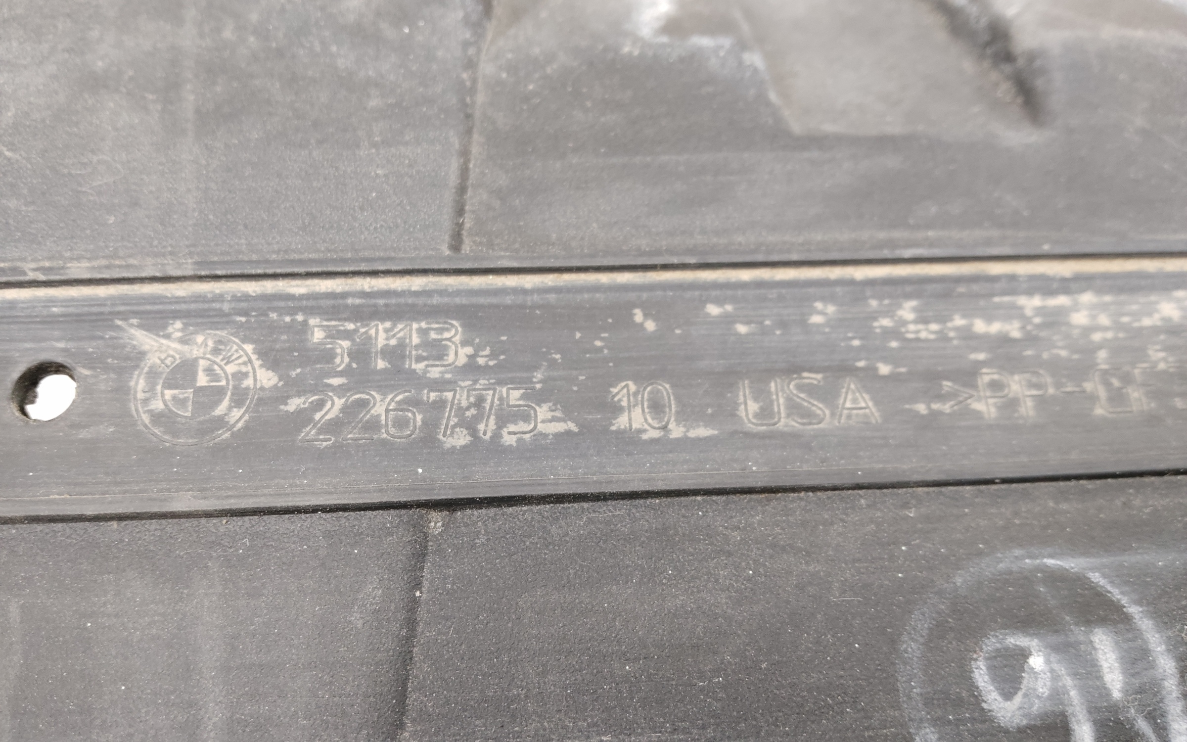 Жалюзи решетки радиатора BMW X7 G07 черные с серебристой полосой