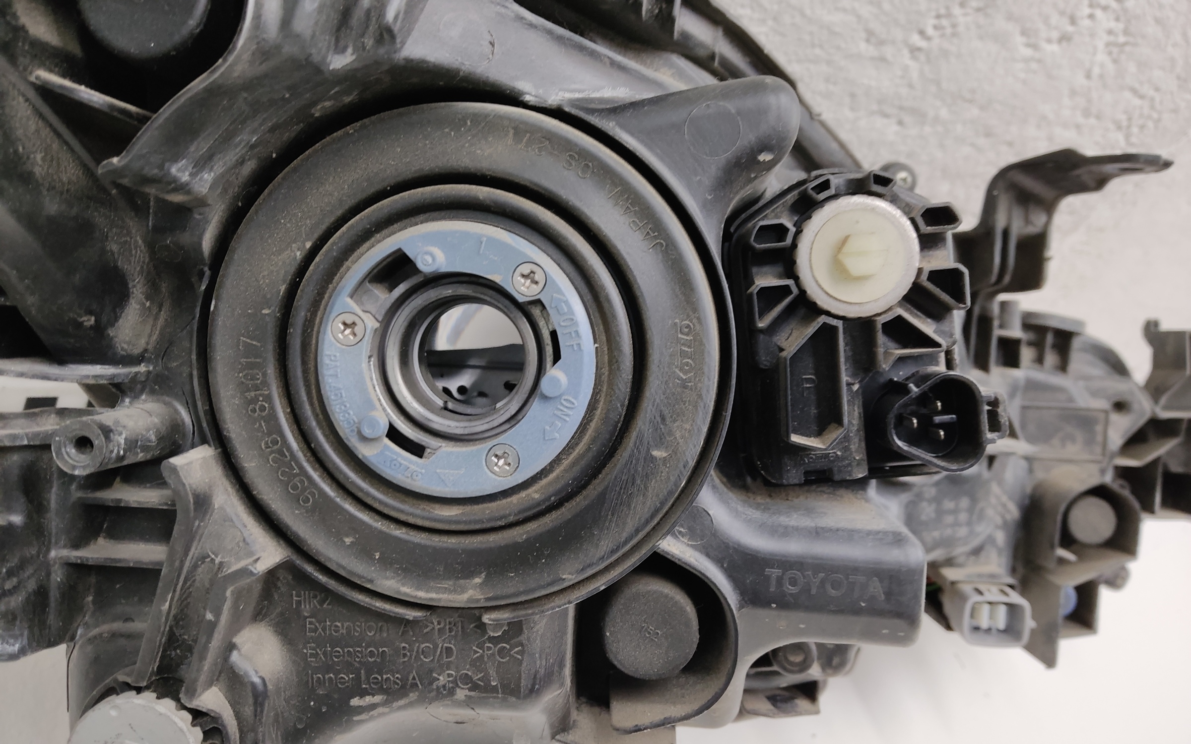 Фара передняя левая Toyota Corolla Е210 галоген