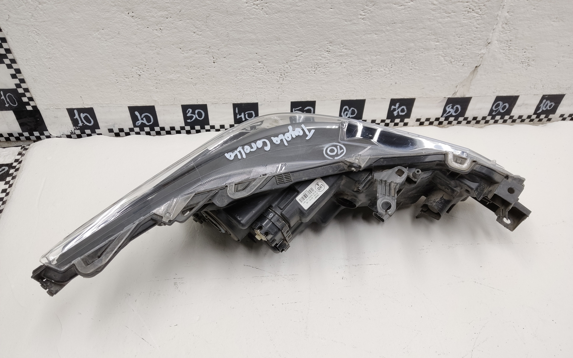 Фара передняя левая Toyota Corolla Е210 галоген