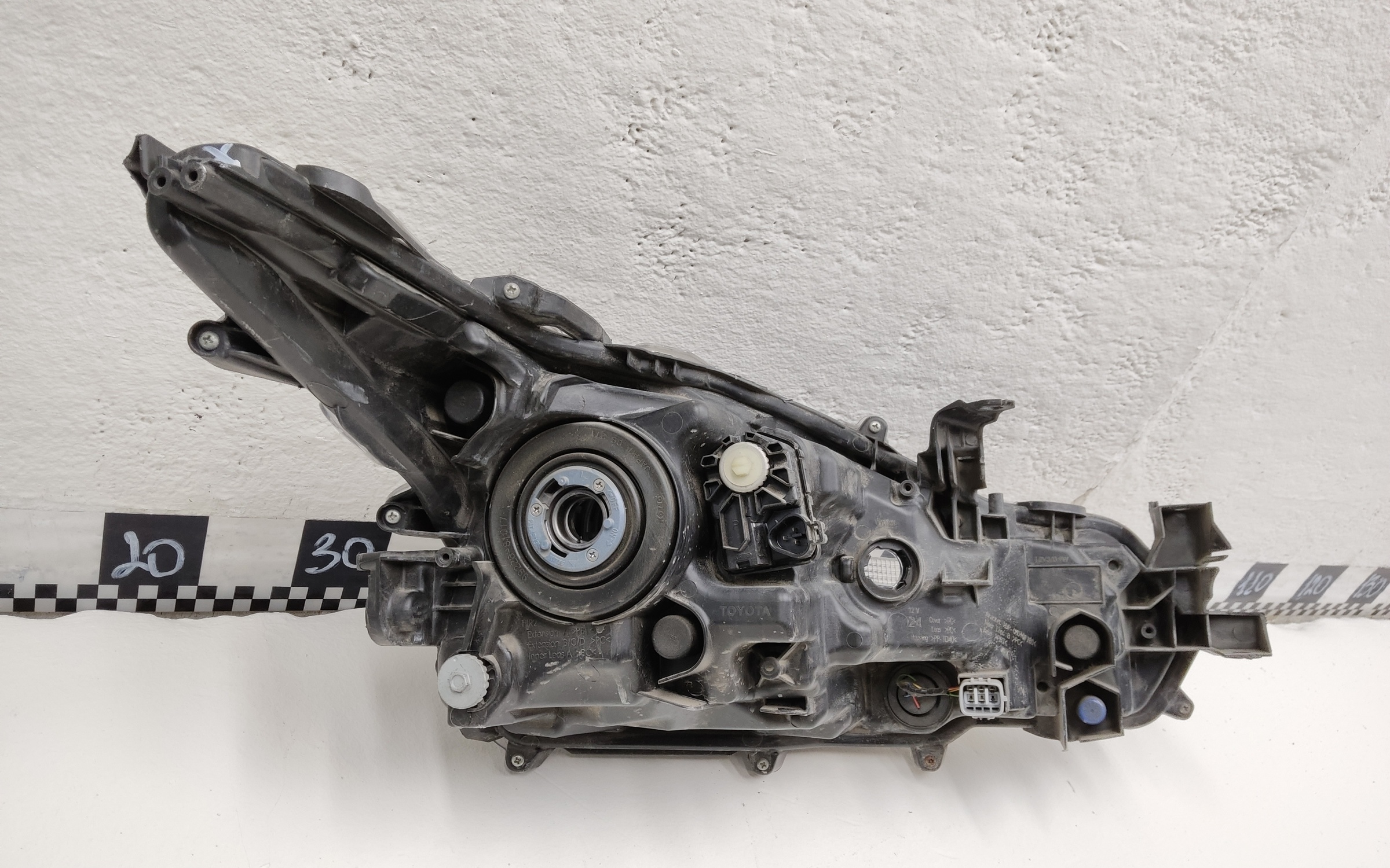 Фара передняя левая Toyota Corolla Е210 галоген