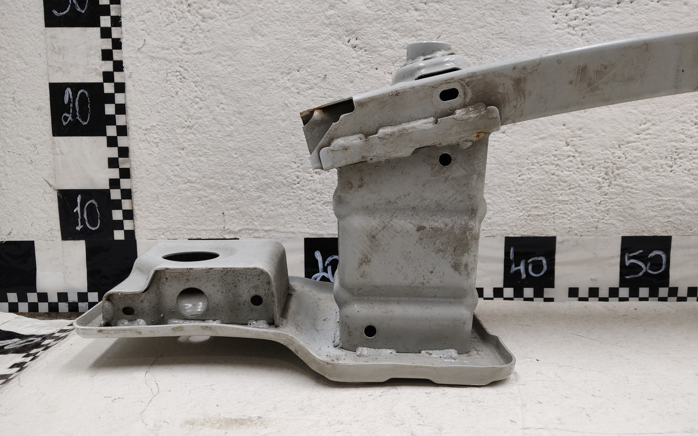 Усилитель переднего бампера Changan UNI-V