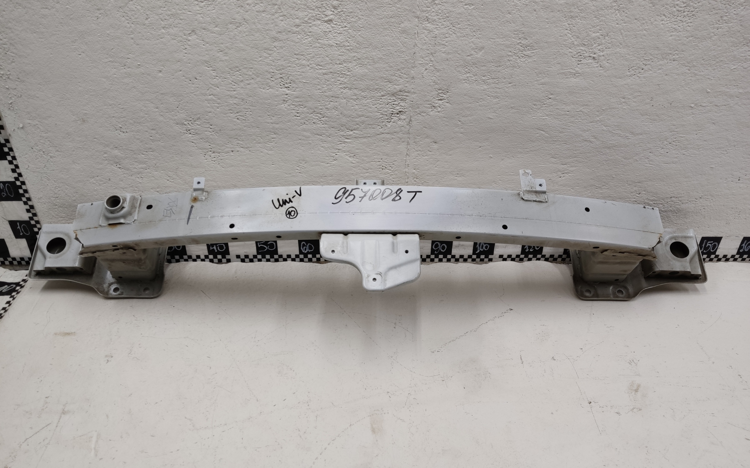 Усилитель переднего бампера Changan UNI-V