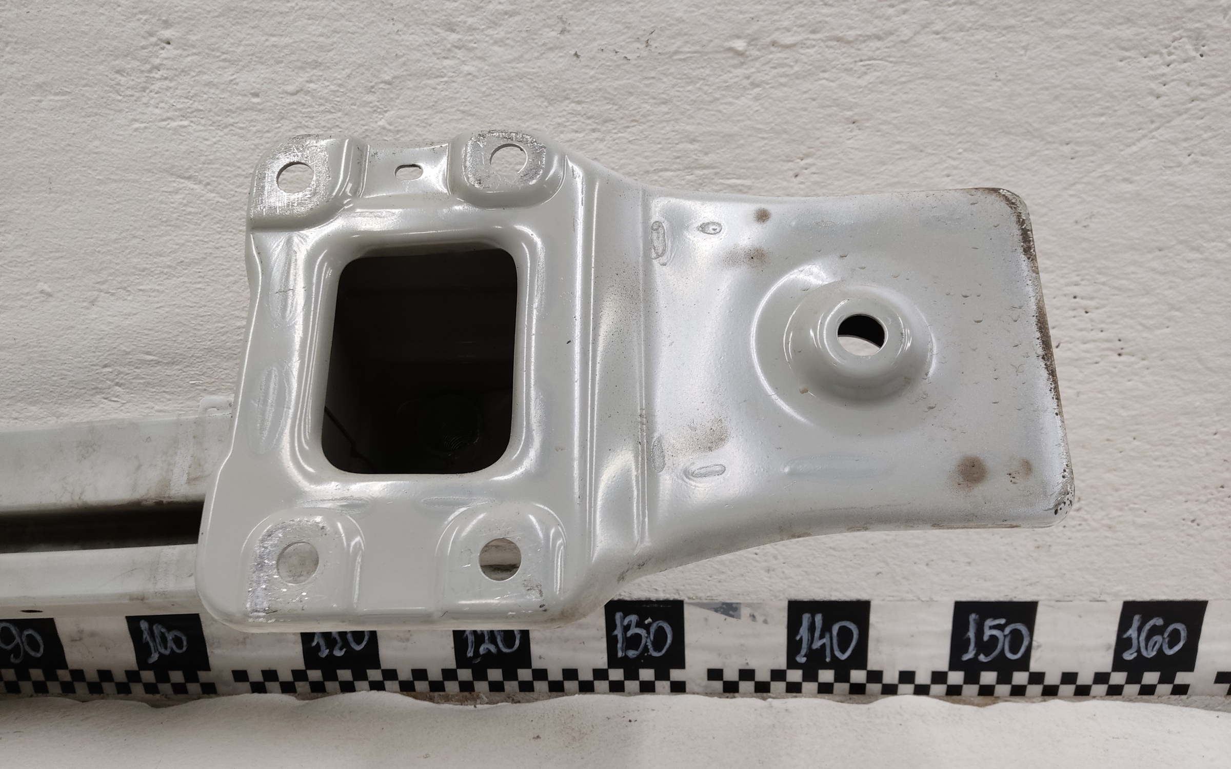 Усилитель переднего бампера Changan UNI-V