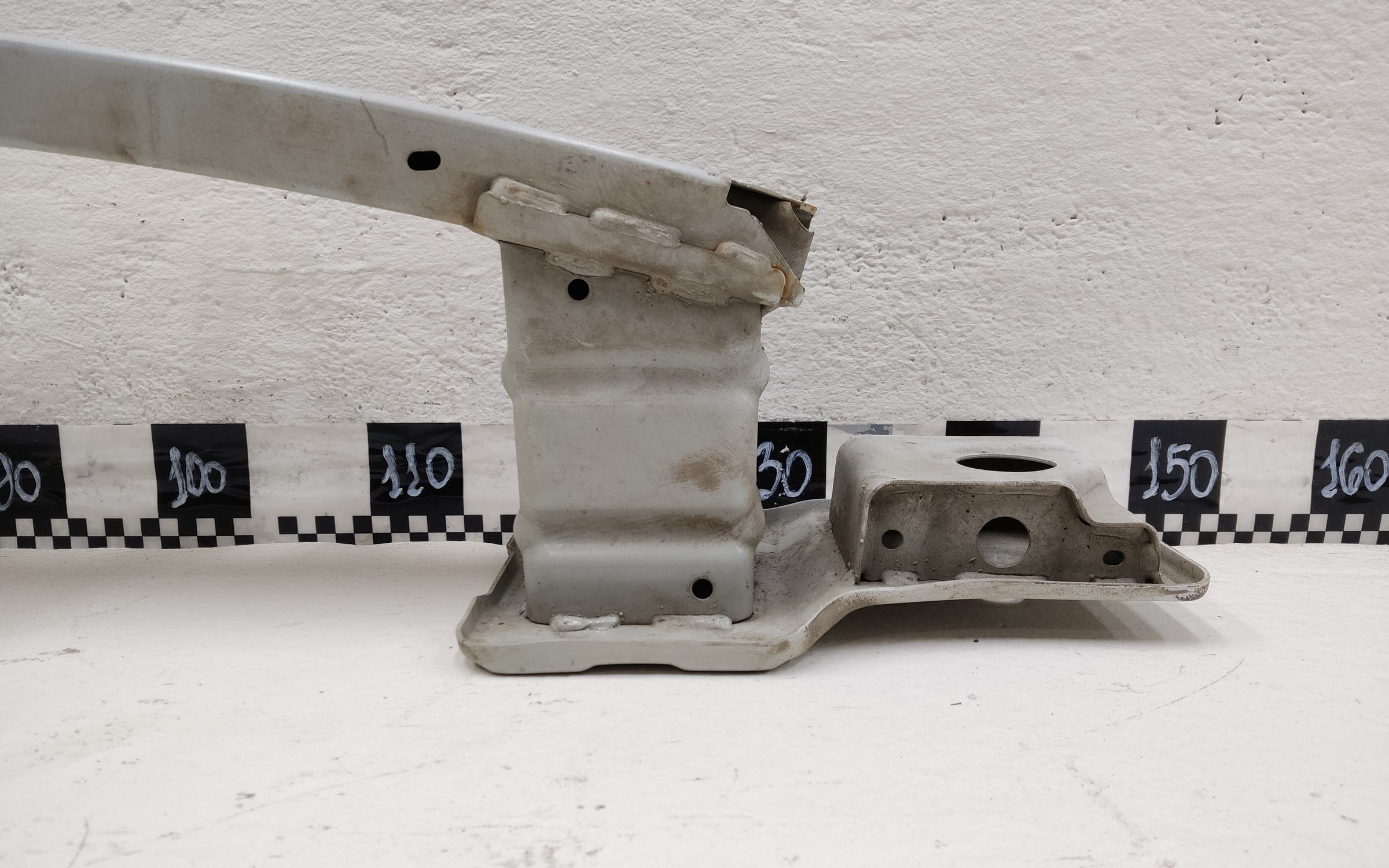 Усилитель переднего бампера Changan UNI-V