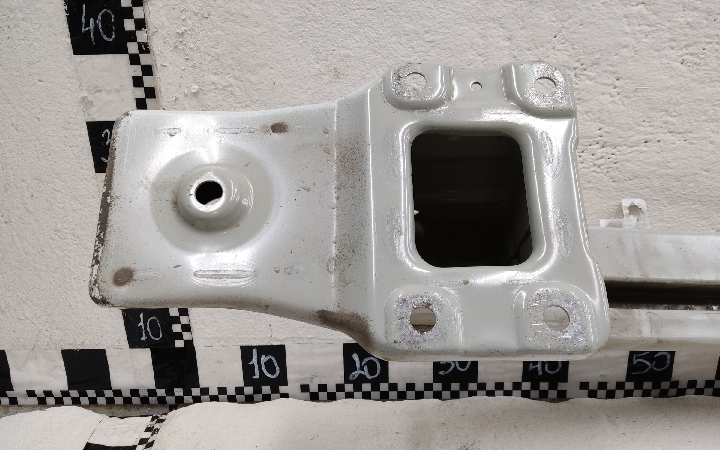 Усилитель переднего бампера Changan UNI-V