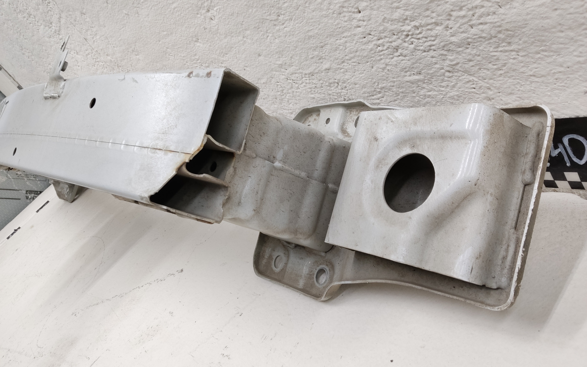 Усилитель переднего бампера Changan UNI-V