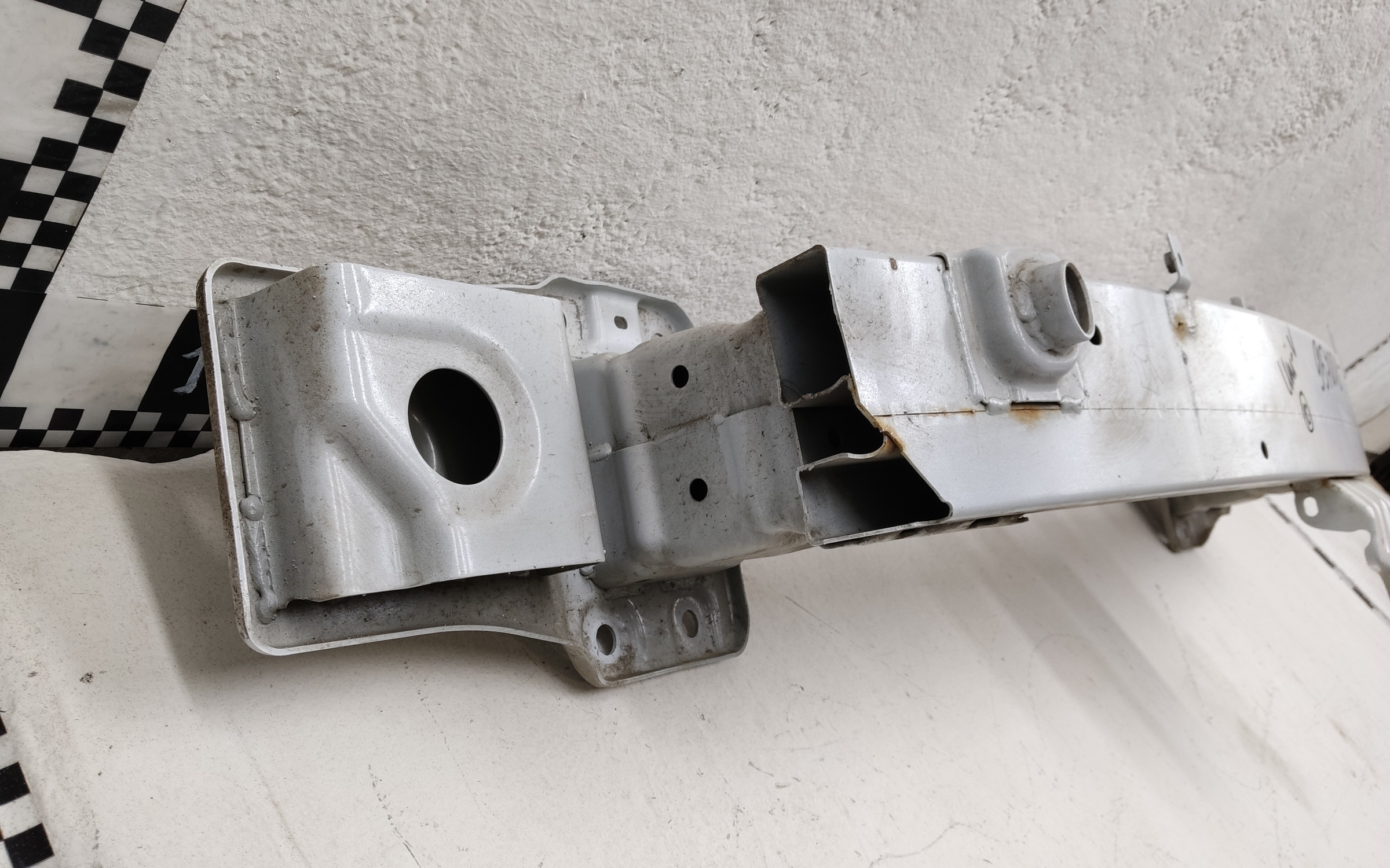 Усилитель переднего бампера Changan UNI-V