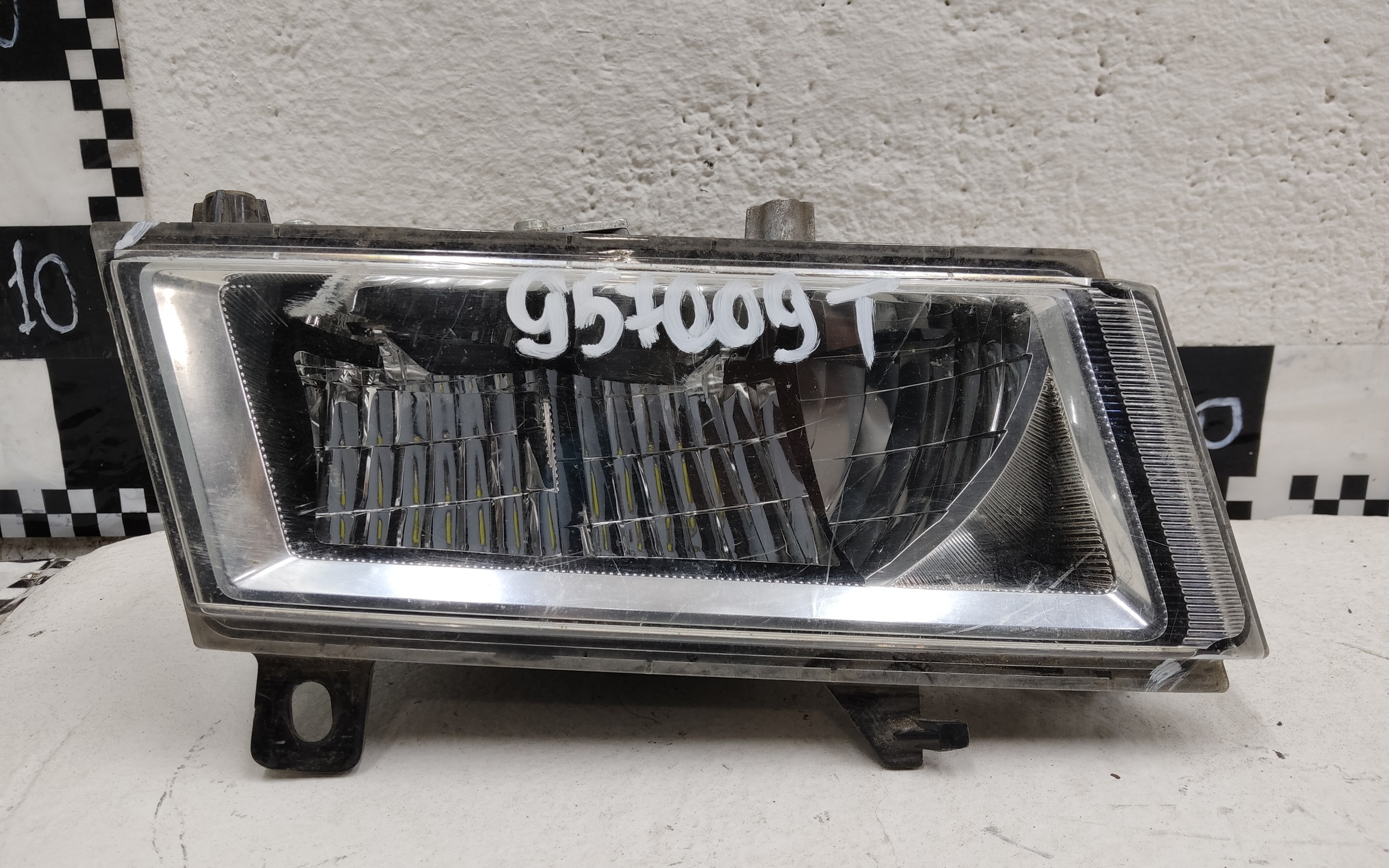Фара ПТФ передняя правая LED Scania 6 R Series