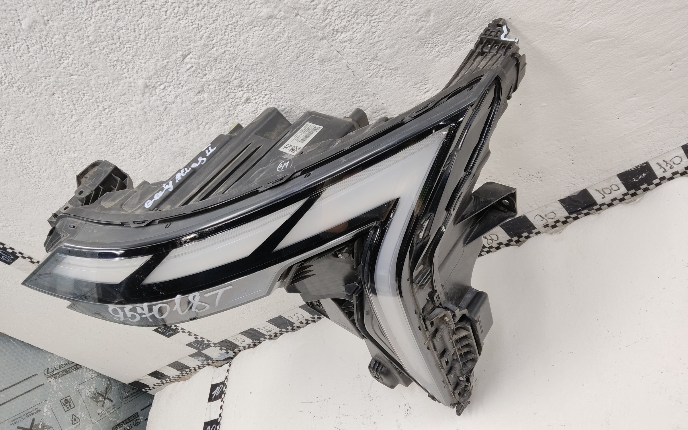 Фара передняя левая Geely Atlas 2 LED