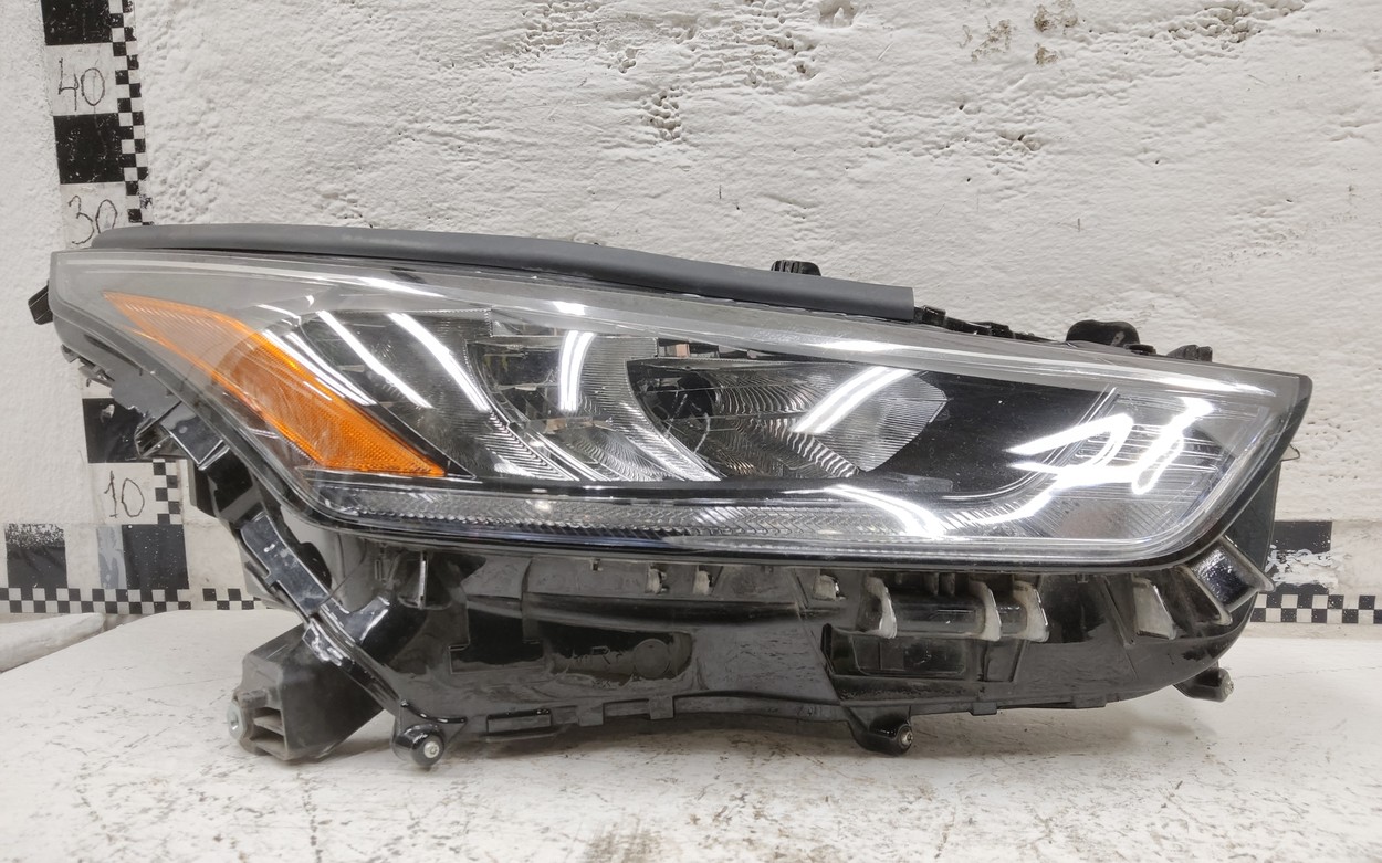 Фара передняя правая Toyota Highlander 4 LED