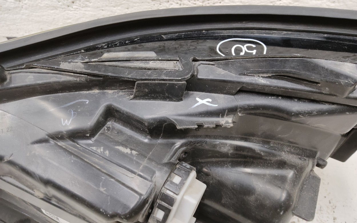 Фара передняя правая Toyota Highlander 4 LED