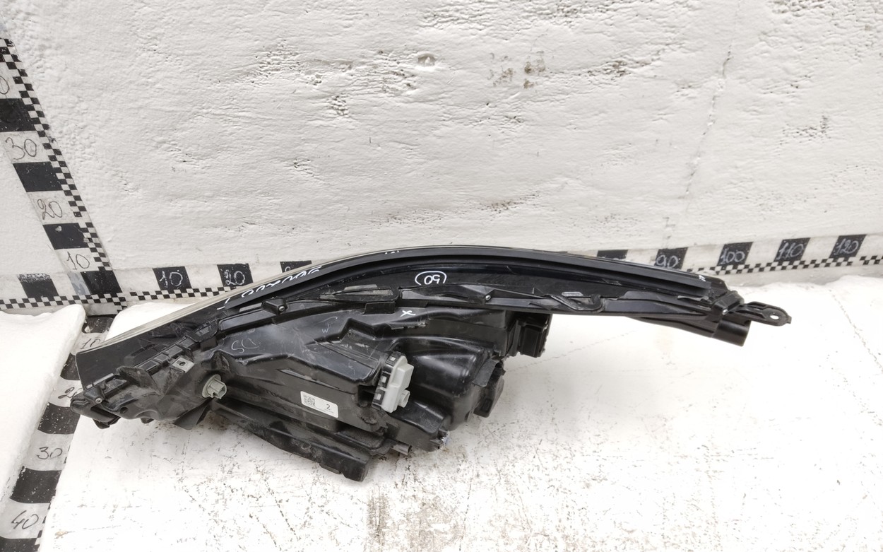 Фара передняя правая Toyota Highlander 4 LED