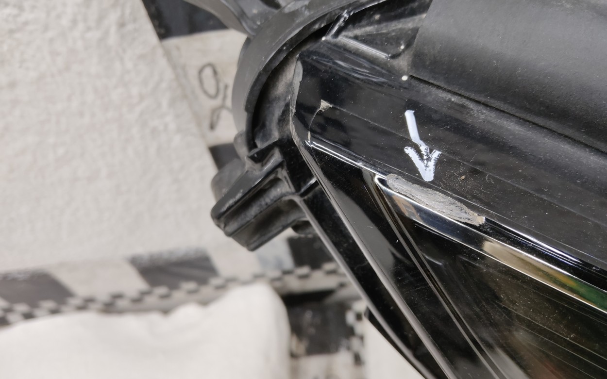 Фара передняя правая Toyota Highlander 4 LED