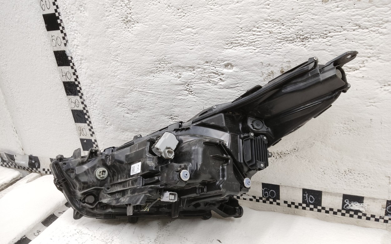 Фара передняя правая Toyota Highlander 4 LED