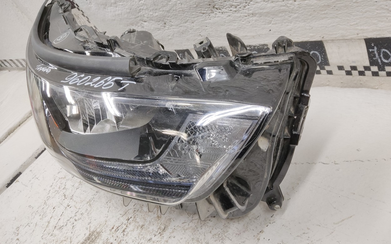 Фара передняя правая Toyota Highlander 4 LED