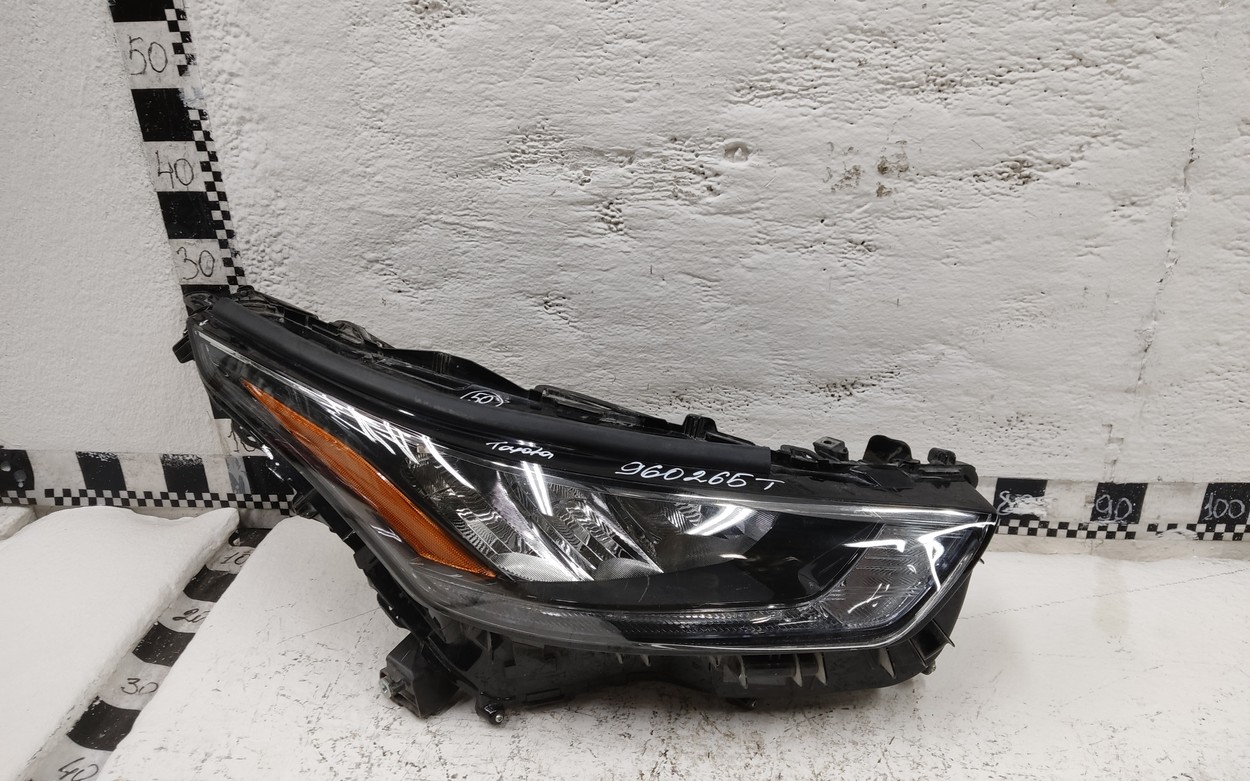 Фара передняя правая Toyota Highlander 4 LED