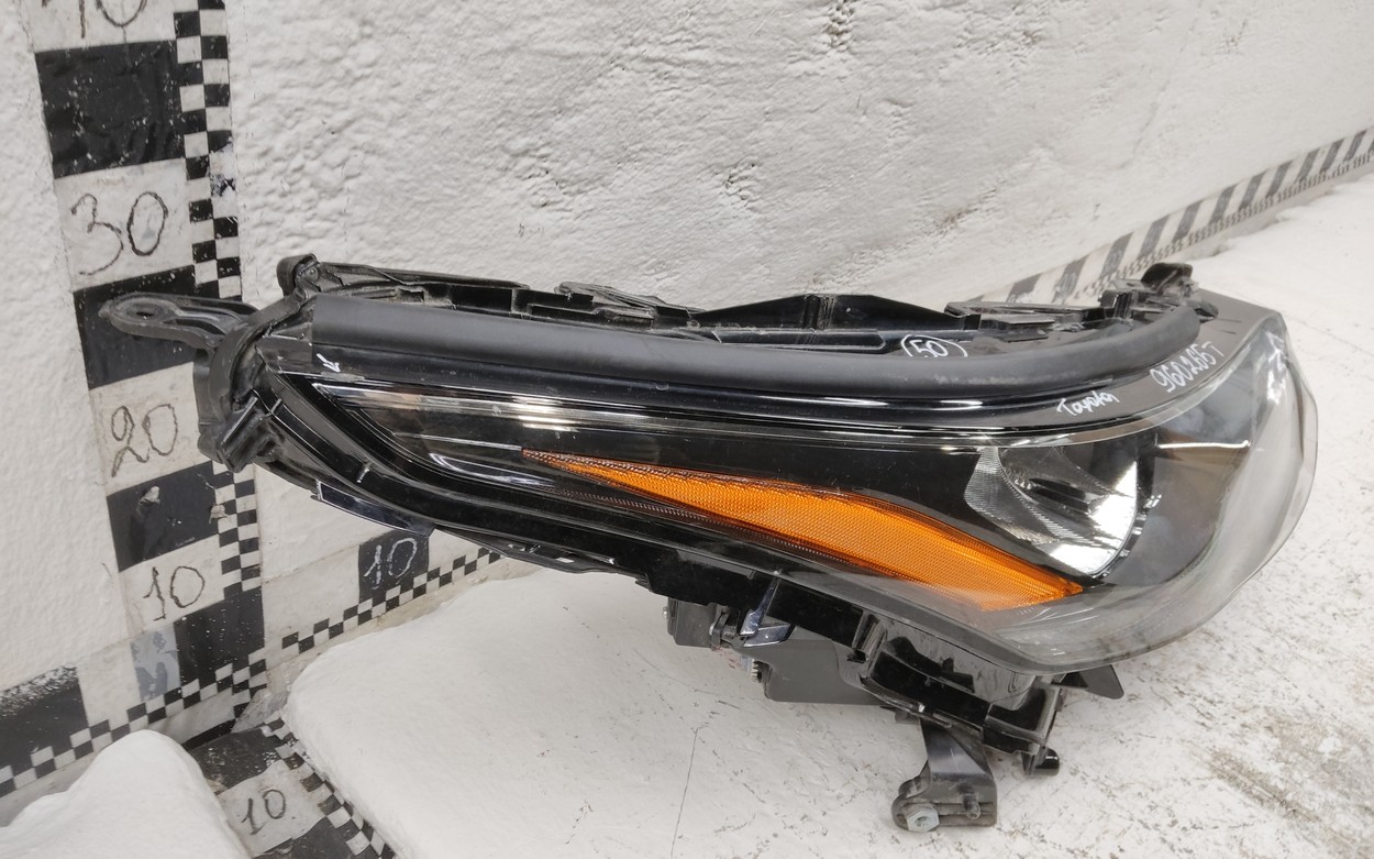 Фара передняя правая Toyota Highlander 4 LED