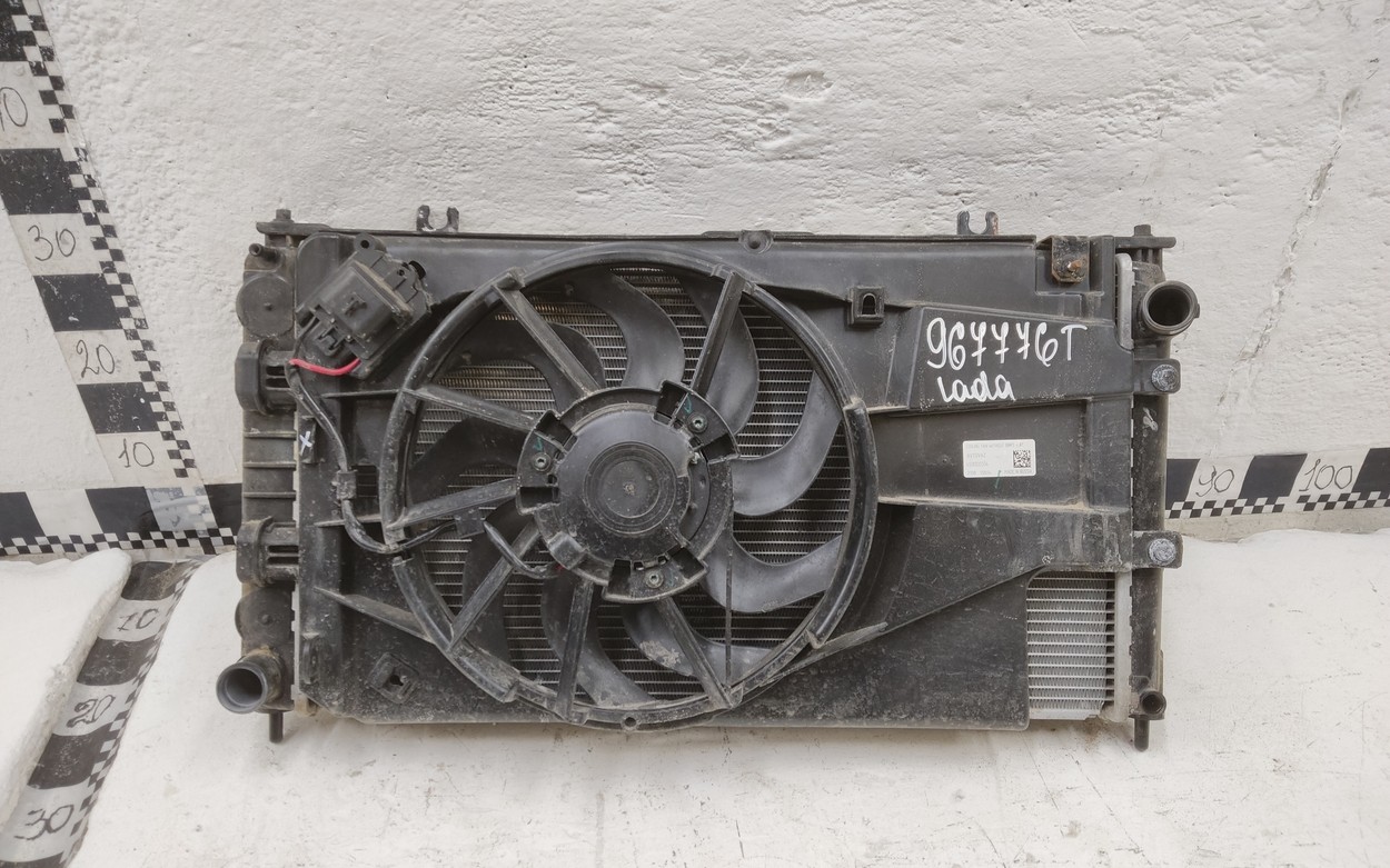 Радиатор охлаждения двигателя Lada Granta 1