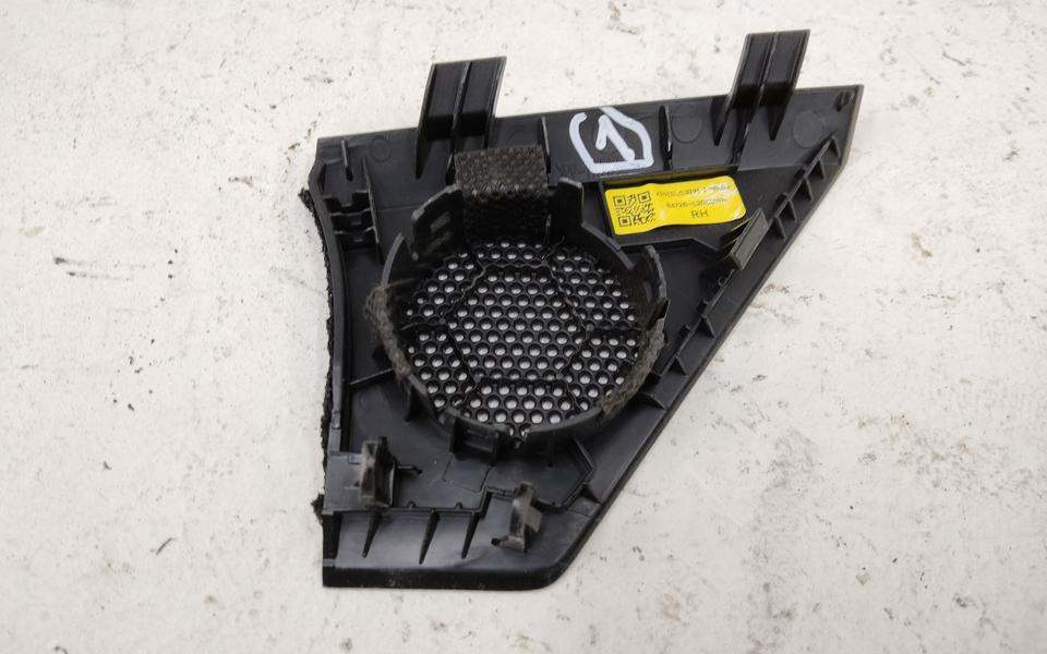 Решетка динамика переднего правого в стойке Kia K5 3