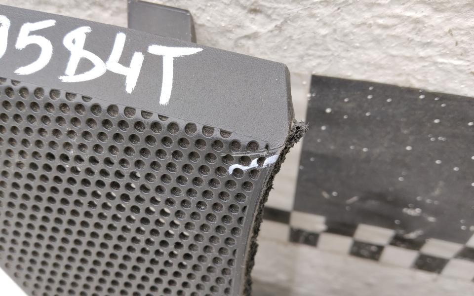 Решетка динамика переднего правого в стойке Kia K5 3