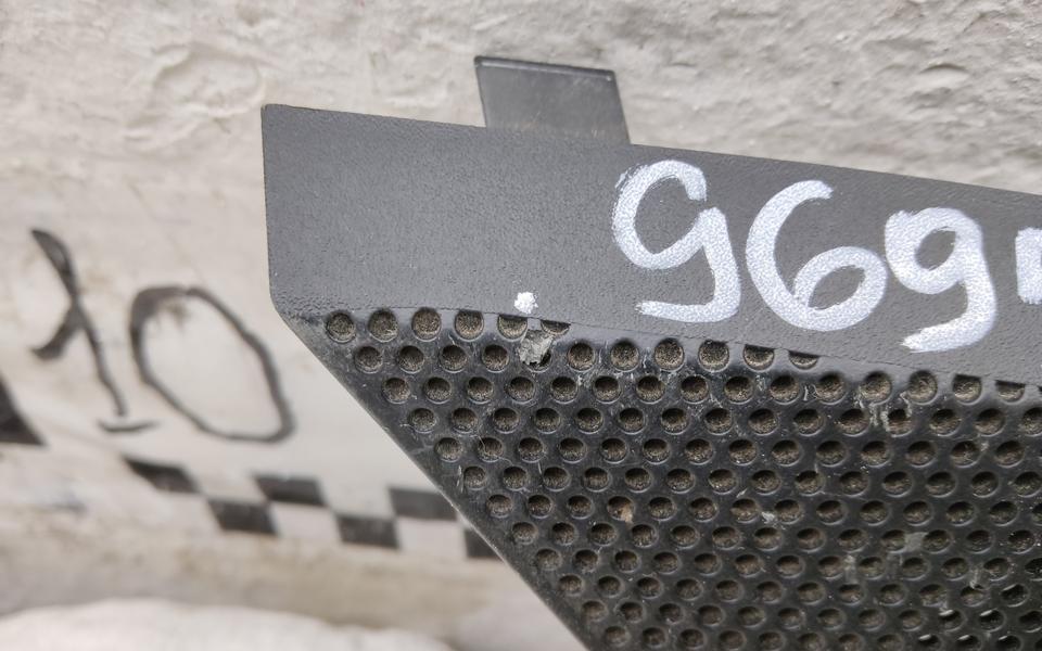 Решетка динамика переднего правого в стойке Kia K5 3