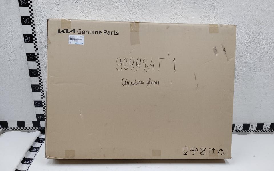 Обшивка двери передней левой Kia K5 3