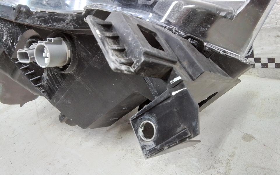 Фара передняя правая Mazda CX-5 2 LED