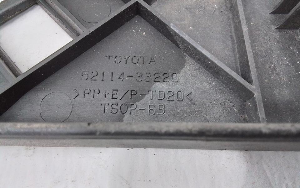 Накладка переднего бампера под номерной знак Toyota Camry V40 Restail