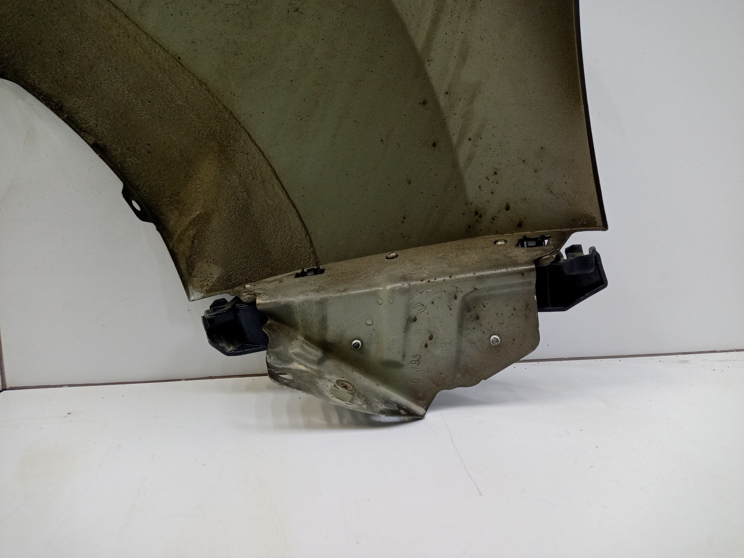 Крыло переднее левое Renault Duster 2