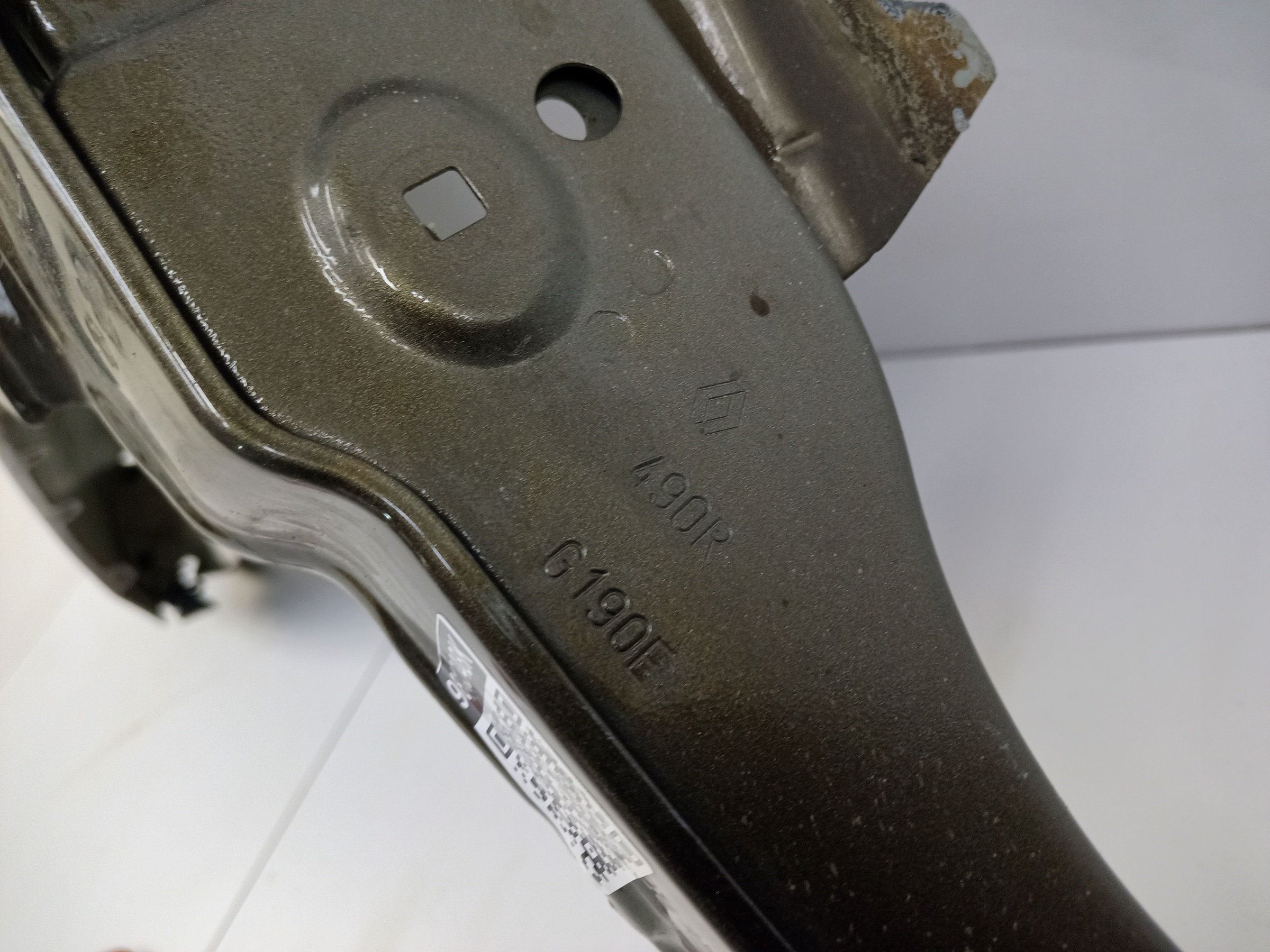 Крыло переднее левое Renault Duster 2